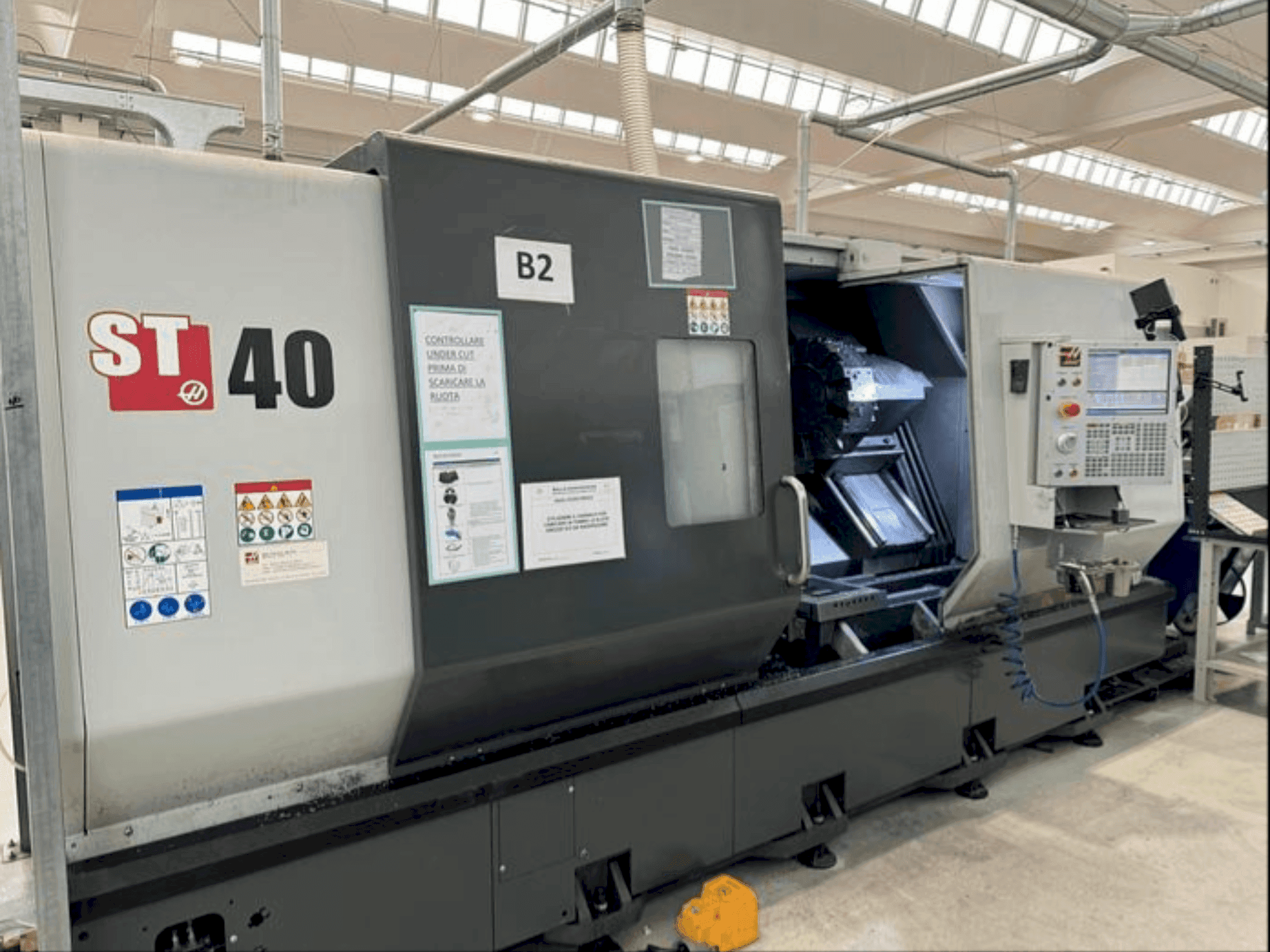 Vista Frontal  da HAAS ST40  máquina