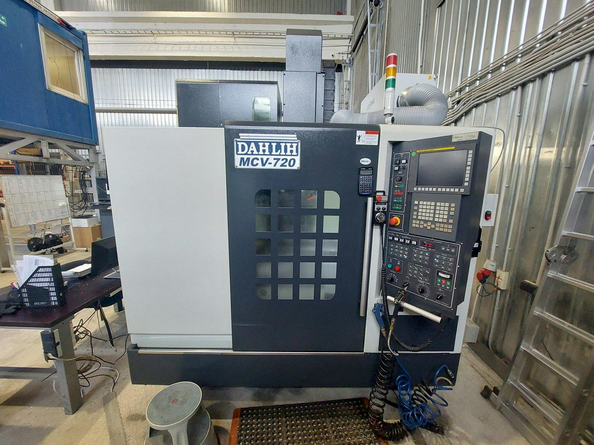 Vista Frontal  da DAH LIH MCV-720  máquina