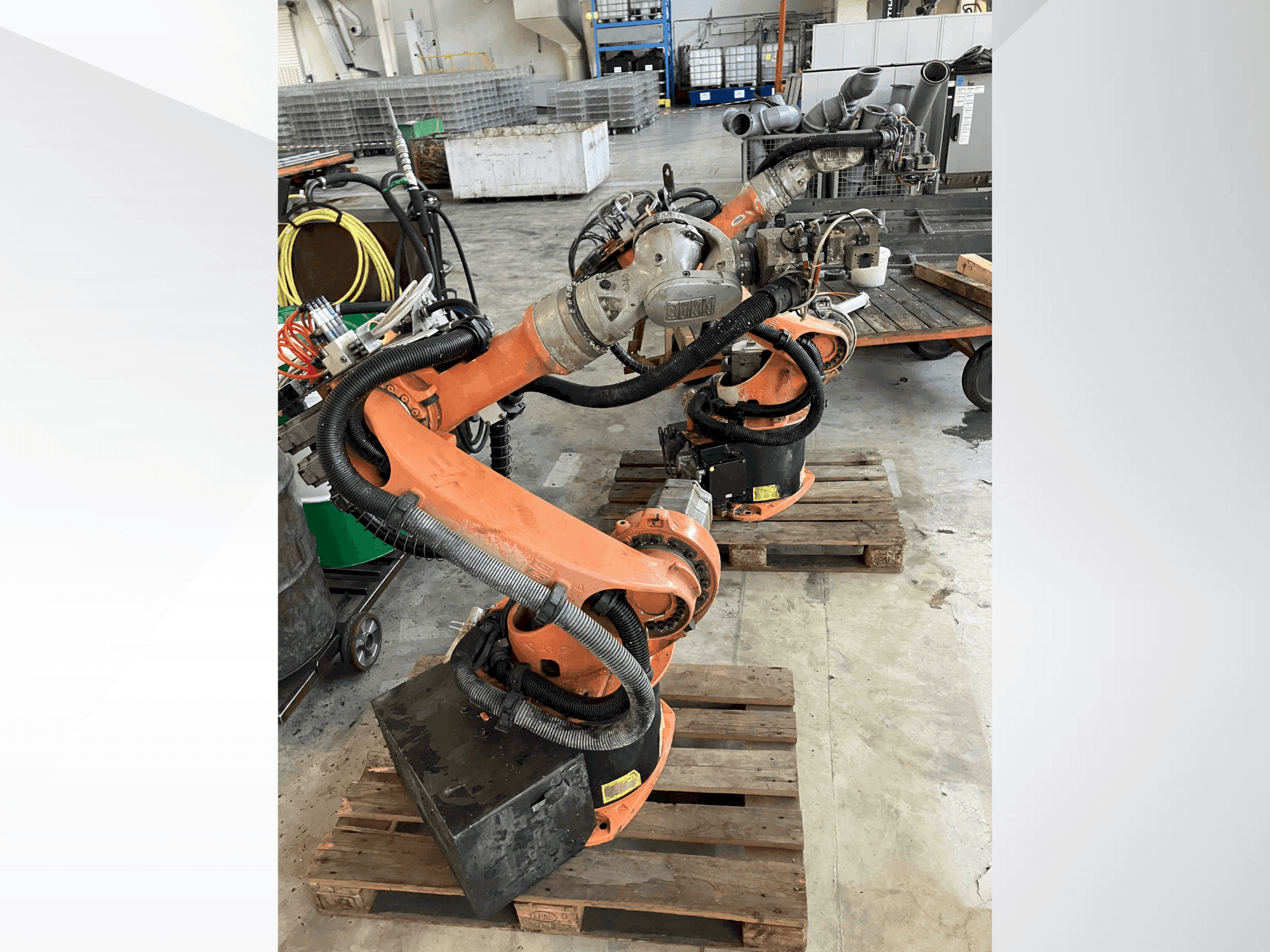 Vista Frontal  da KUKA KR16  máquina