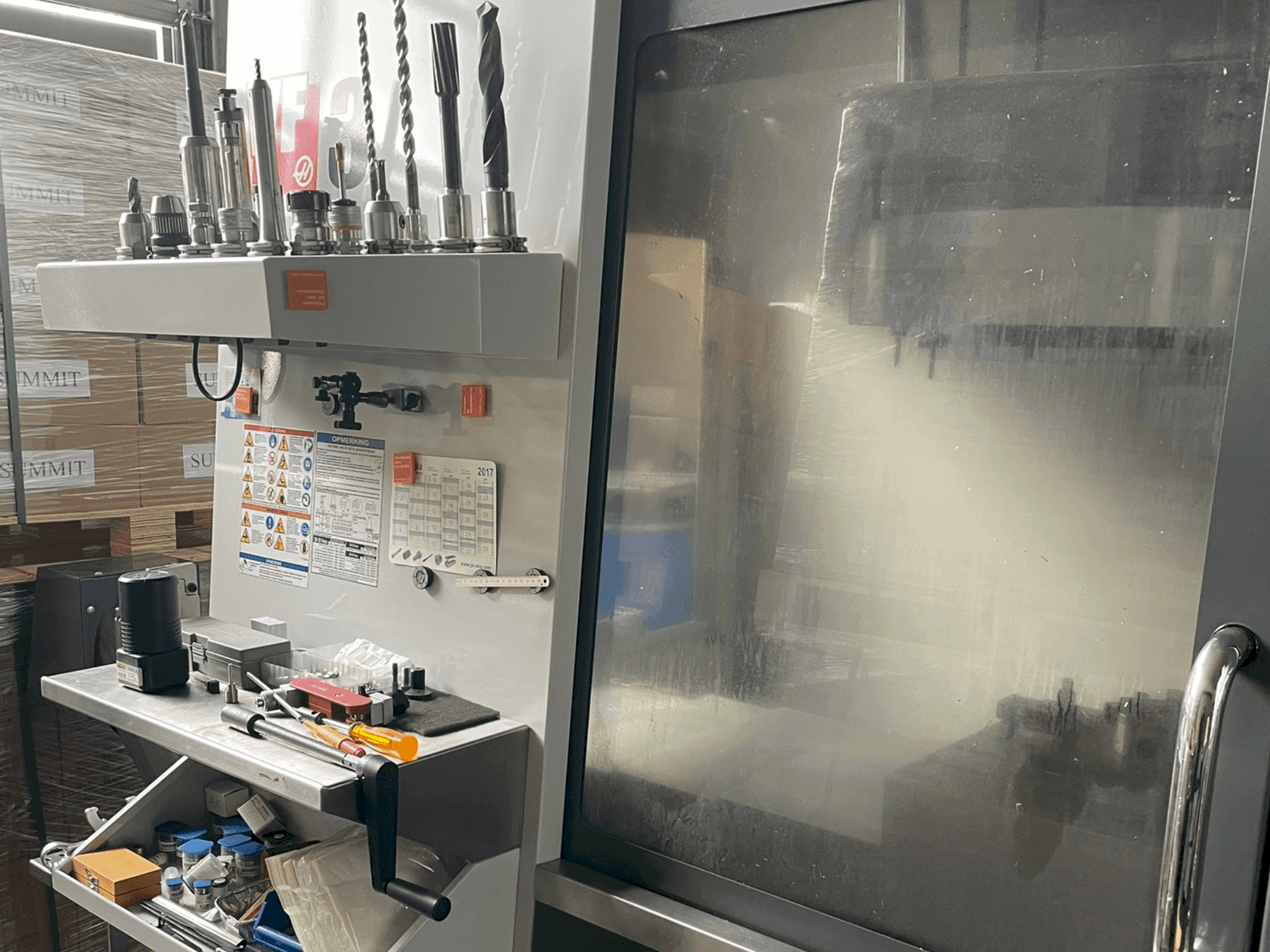 Vista Frontal  da HAAS VF-3  máquina