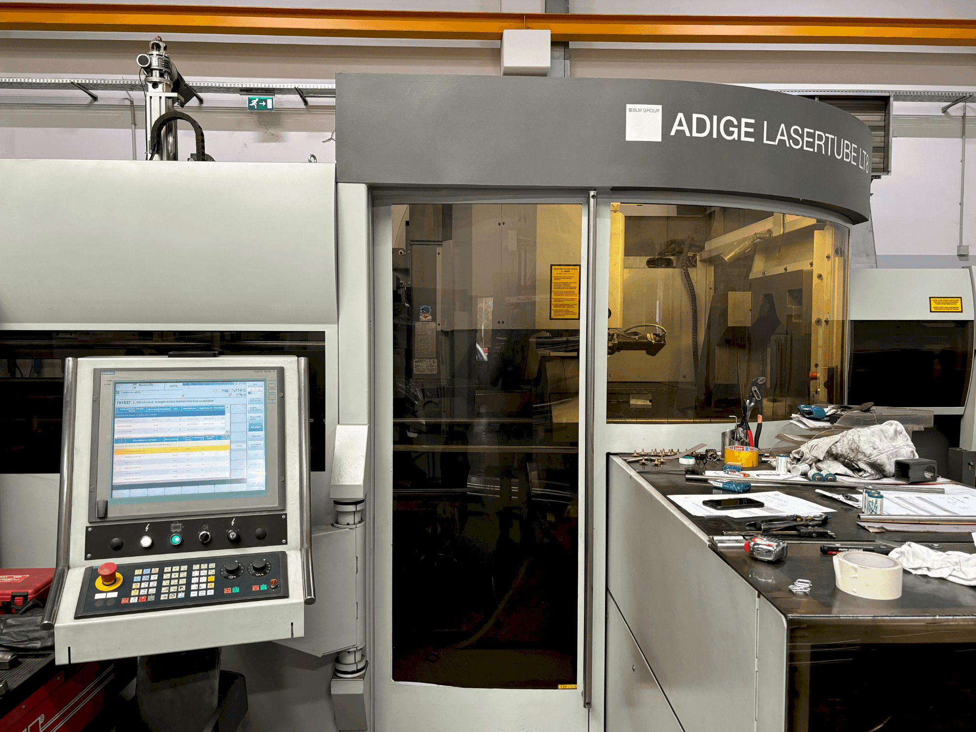 Vista Frontal  da ADIGE LT8  máquina