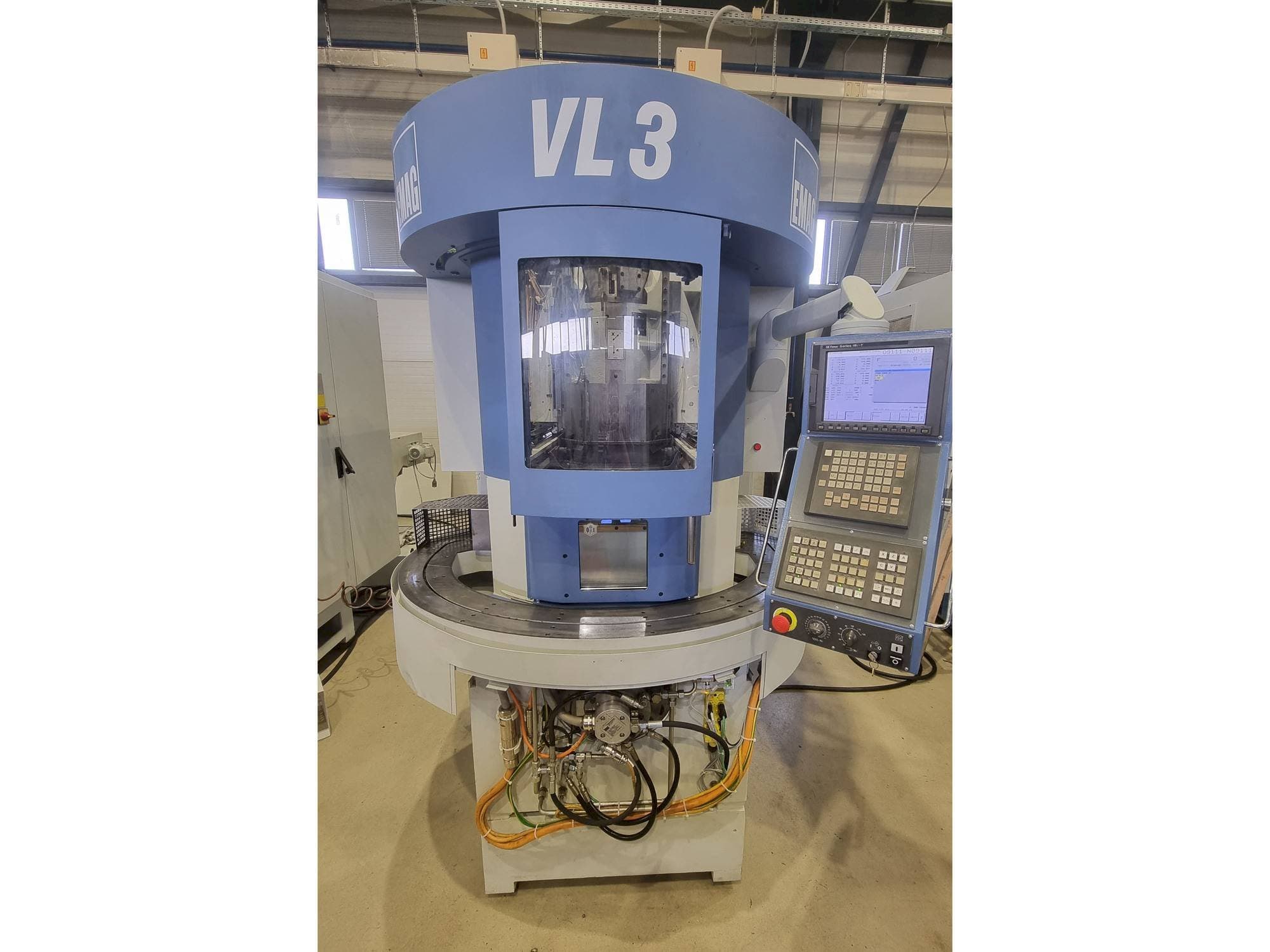 Vista Frontal  da EMAG VL3  máquina