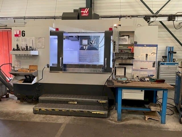 Vista Frontal  da HAAS VM-6  máquina