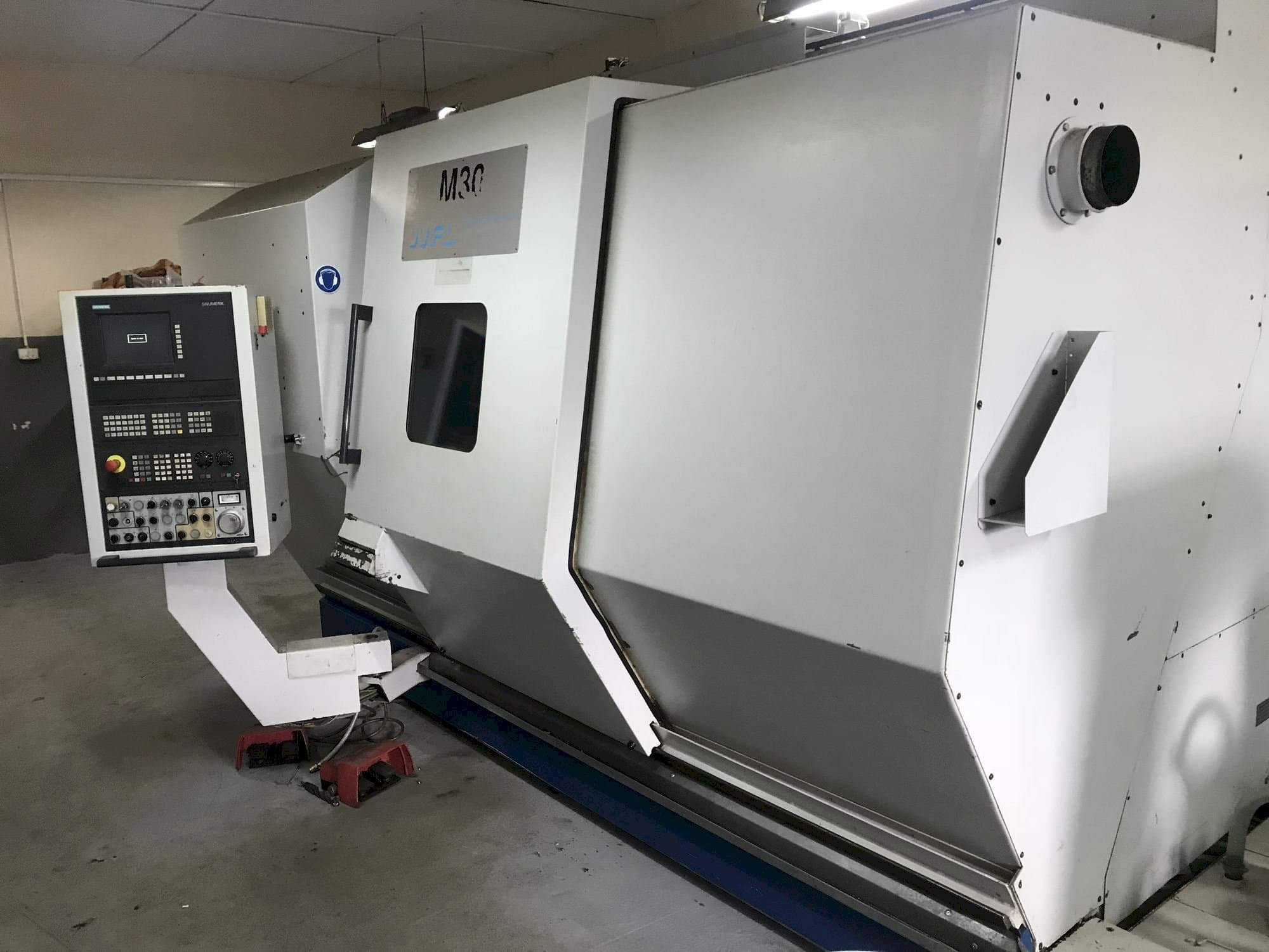 Vista Frontal  da WFL  M30  máquina