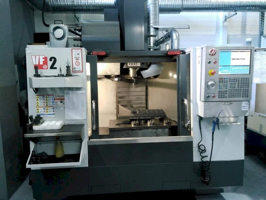 Vista Frontal  da HAAS VF2  máquina
