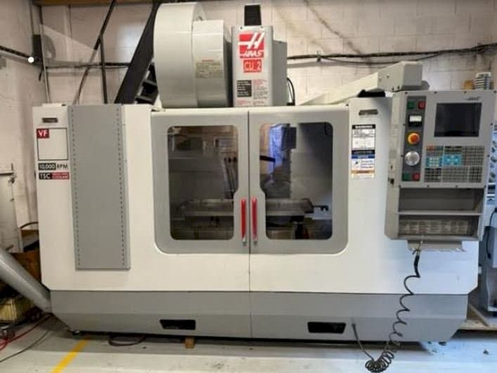 Vista Frontal  da HAAS VF3  máquina