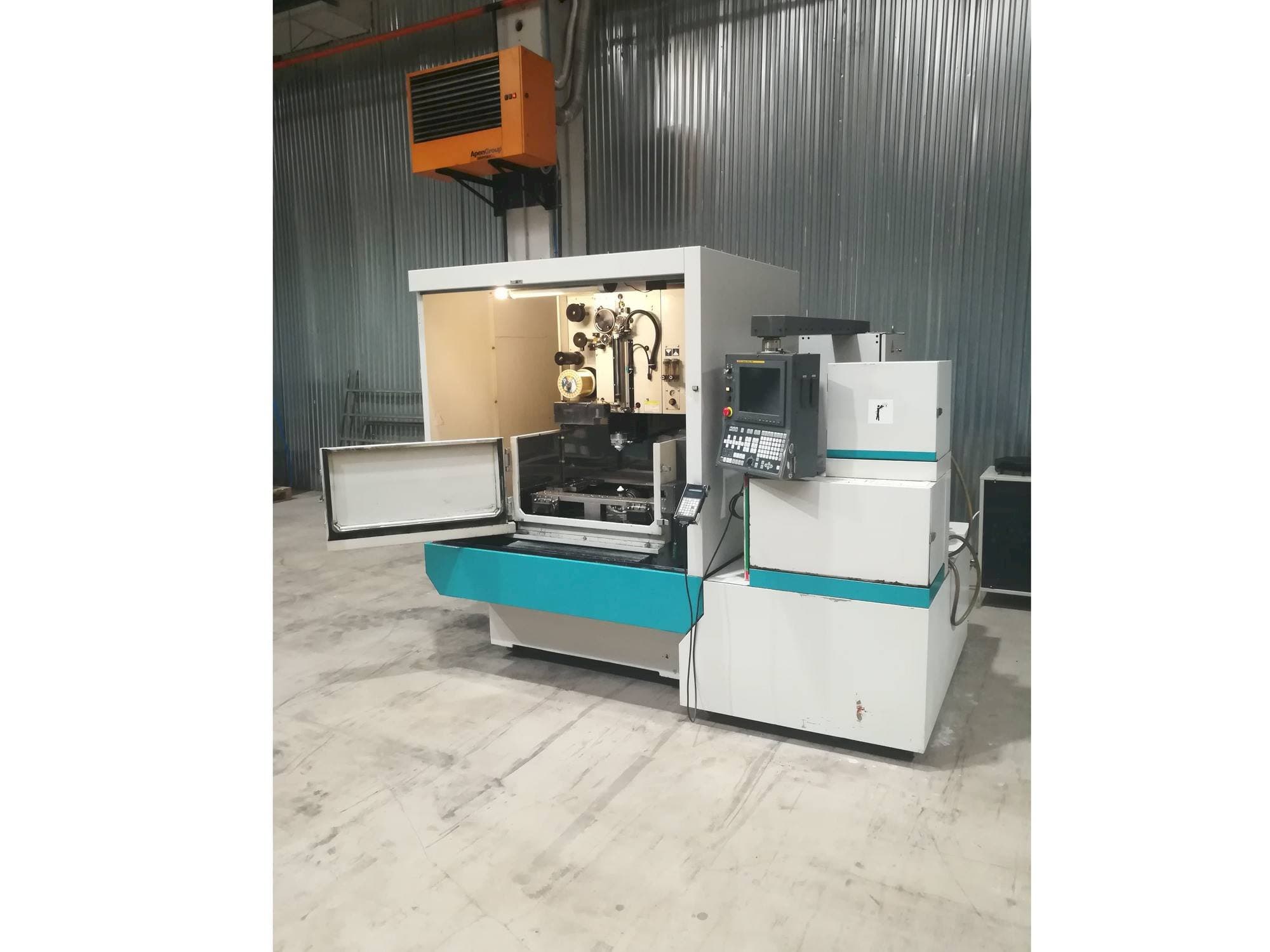 Vista Frontal  da FANUC 1iC  máquina