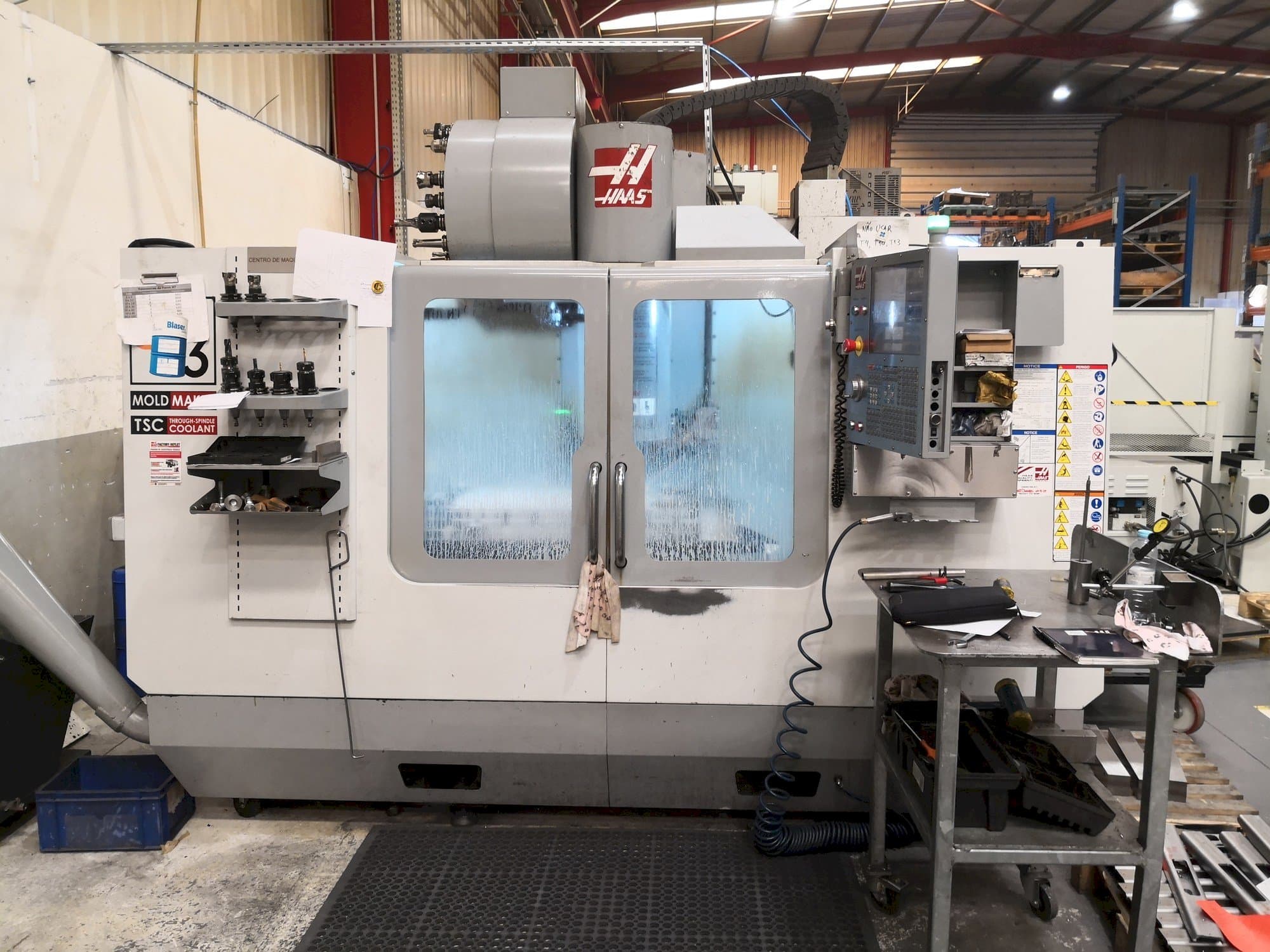 Vista Frontal  da HAAS VM3  máquina