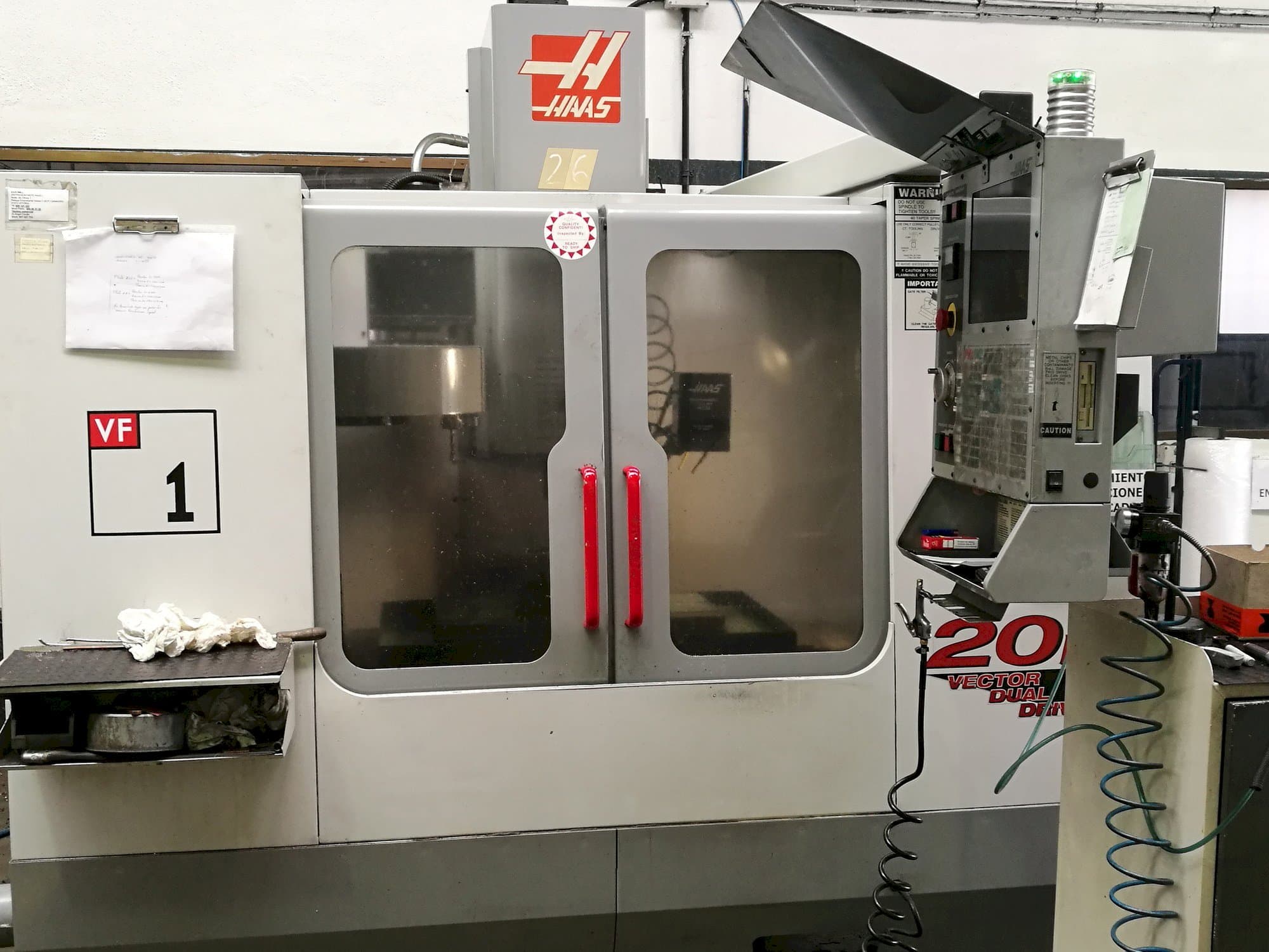 Vista Frontal  da HAAS VF 1  máquina