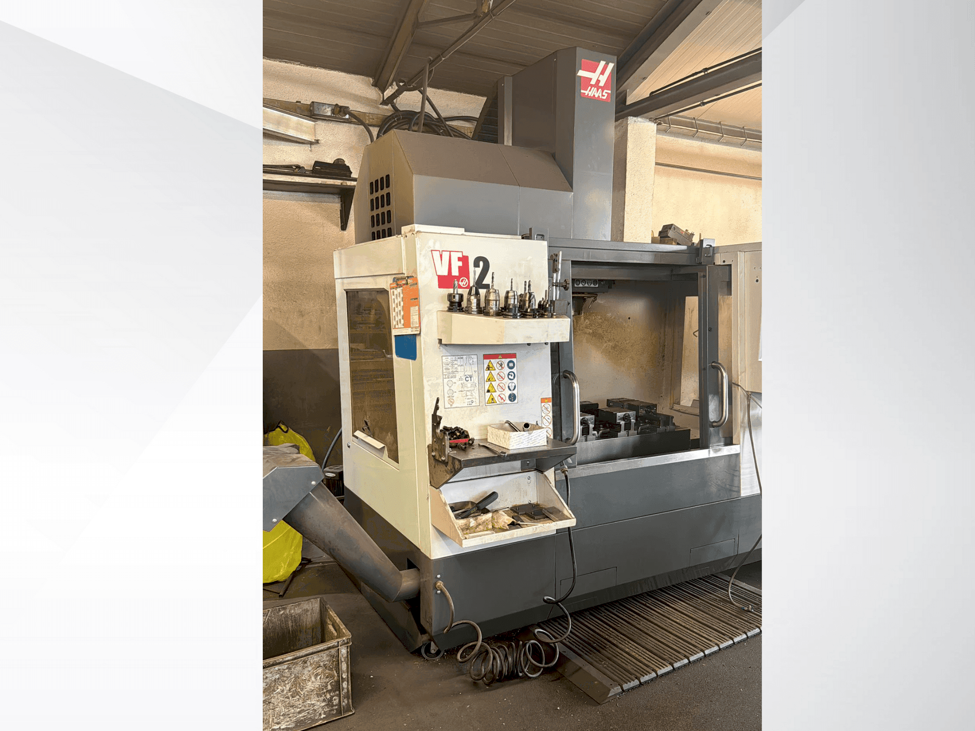 Vista Frontal  da HAAS VF2  máquina