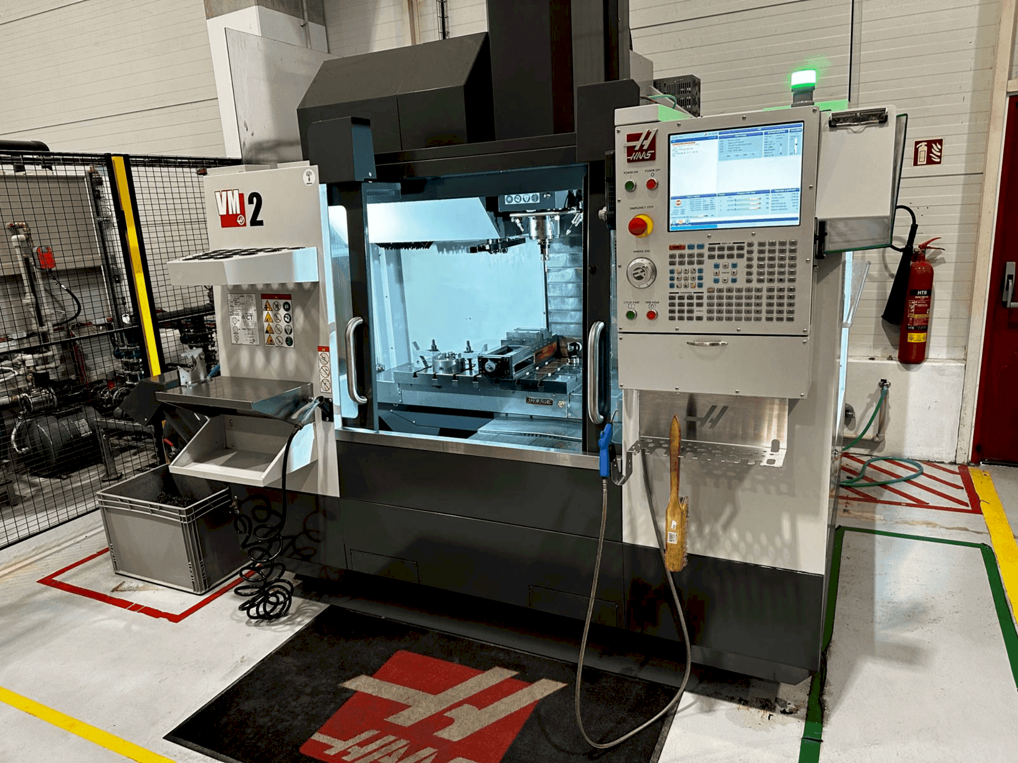 Vista Frontal  da HAAS VM-2  máquina