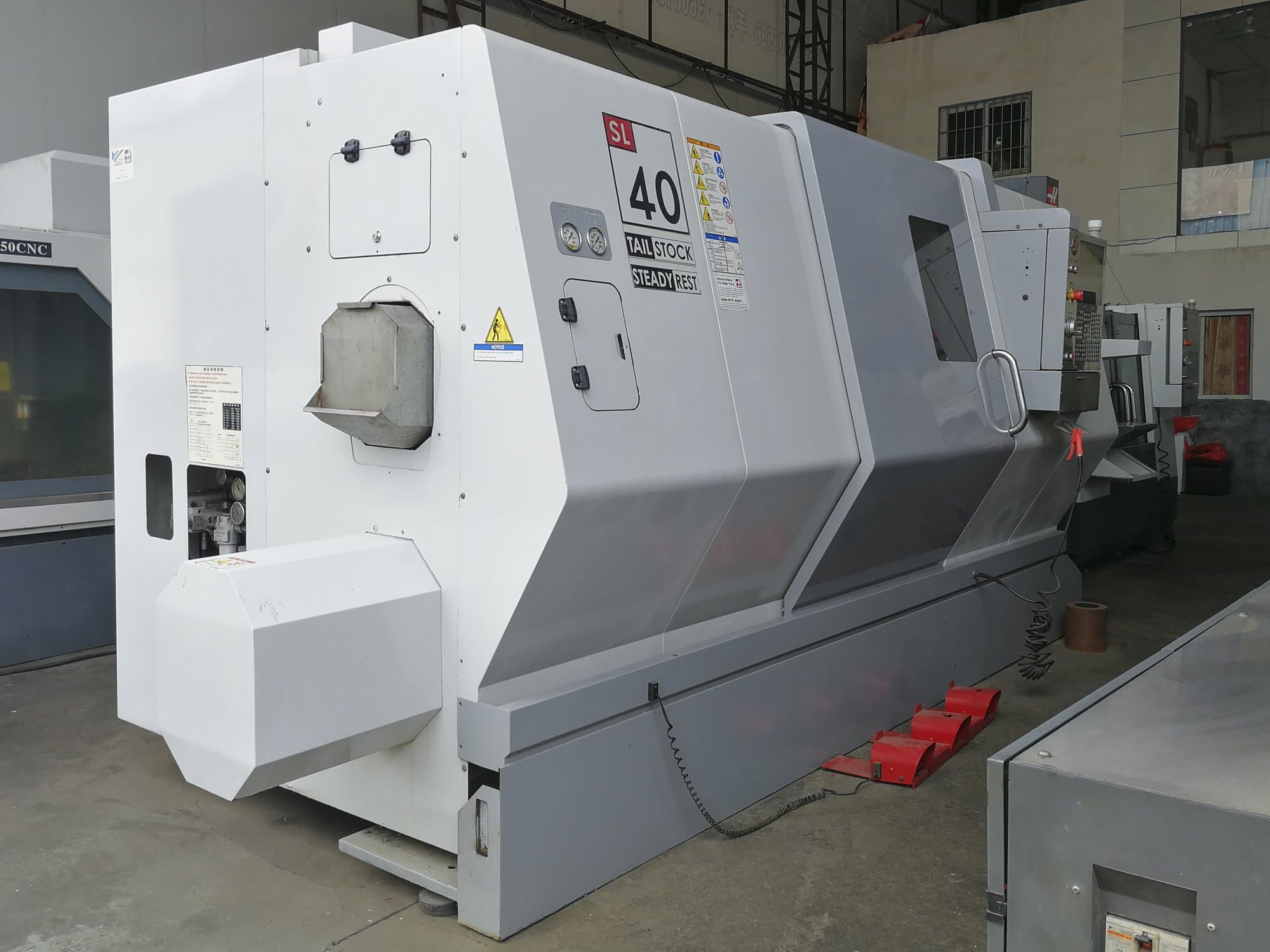 Vista Esquerda  da HAAS SL-40  máquina