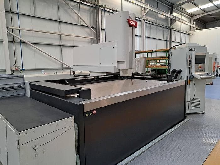 Vista Frontal da ONA QX8 B1 L máquina