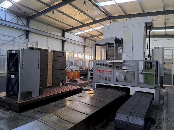 Vista Frontal da FPT RONIN máquina