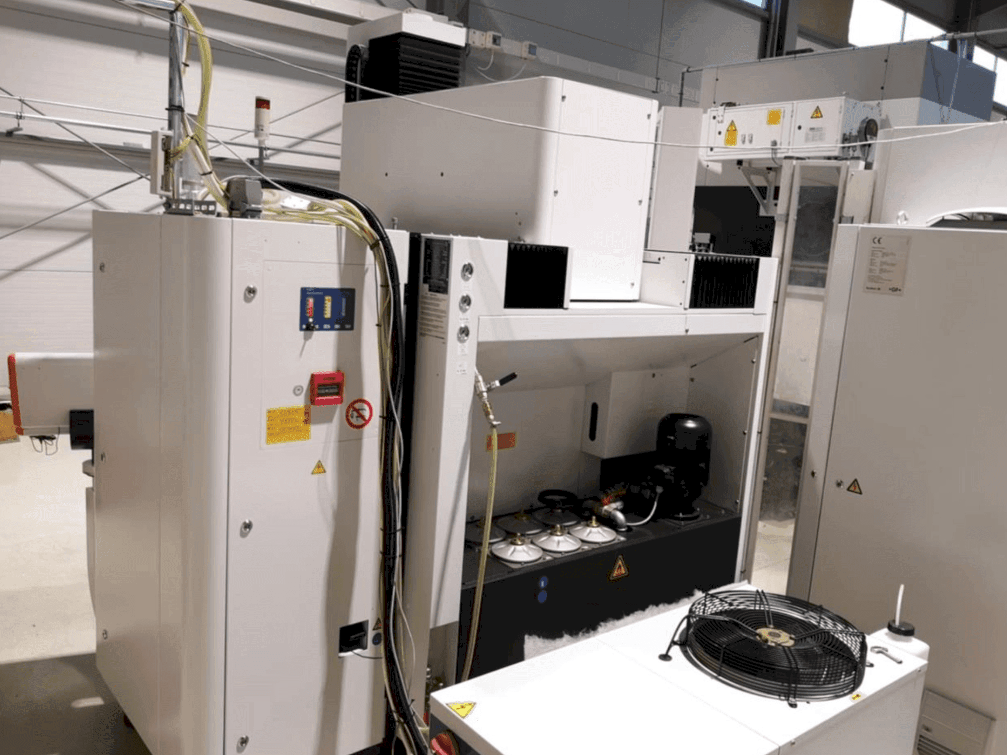 Vista Frontal da AgieCharmilles FORM P 600 máquina