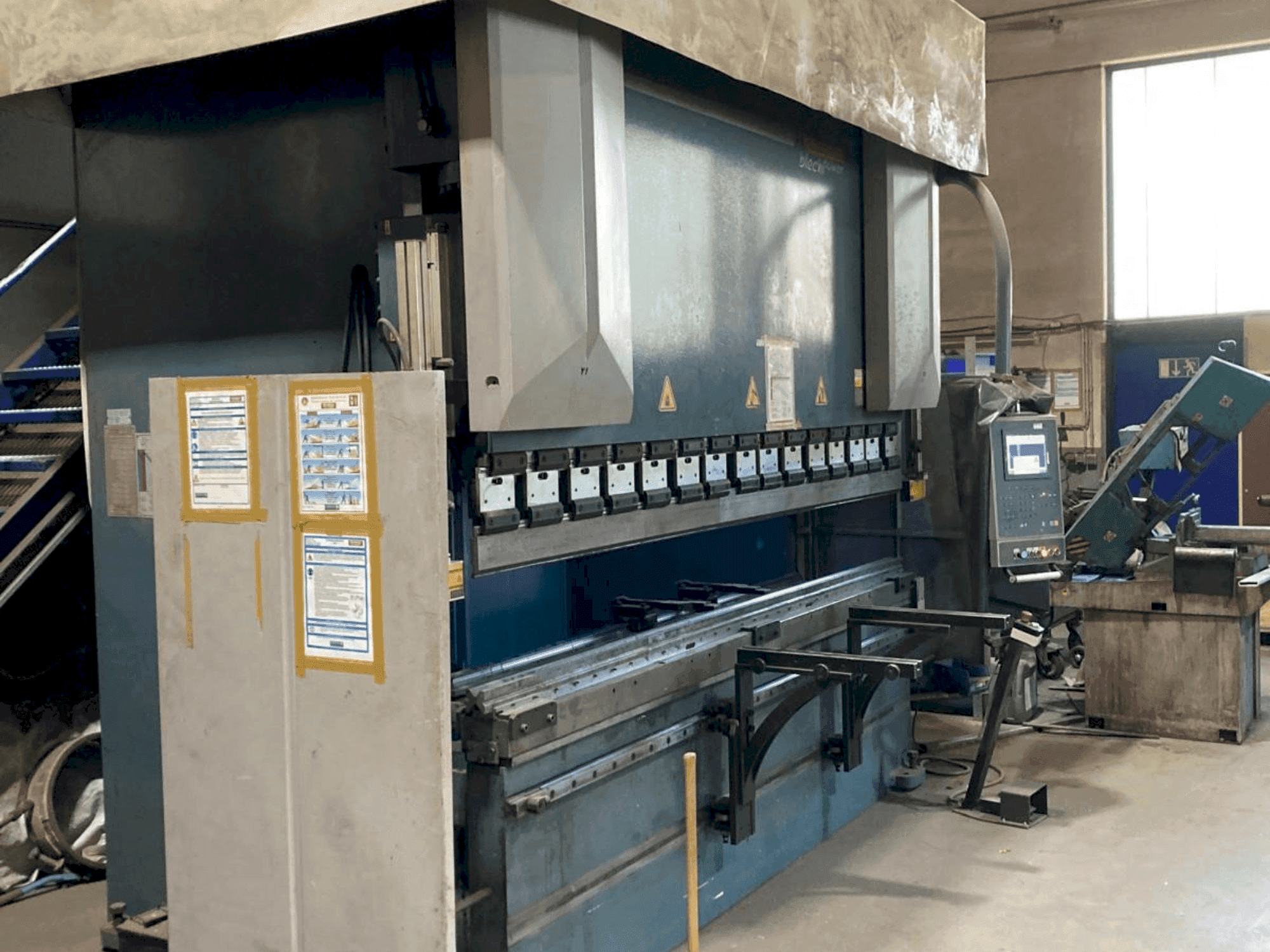 Vista Frontal  da Hesse AD-R30320  máquina