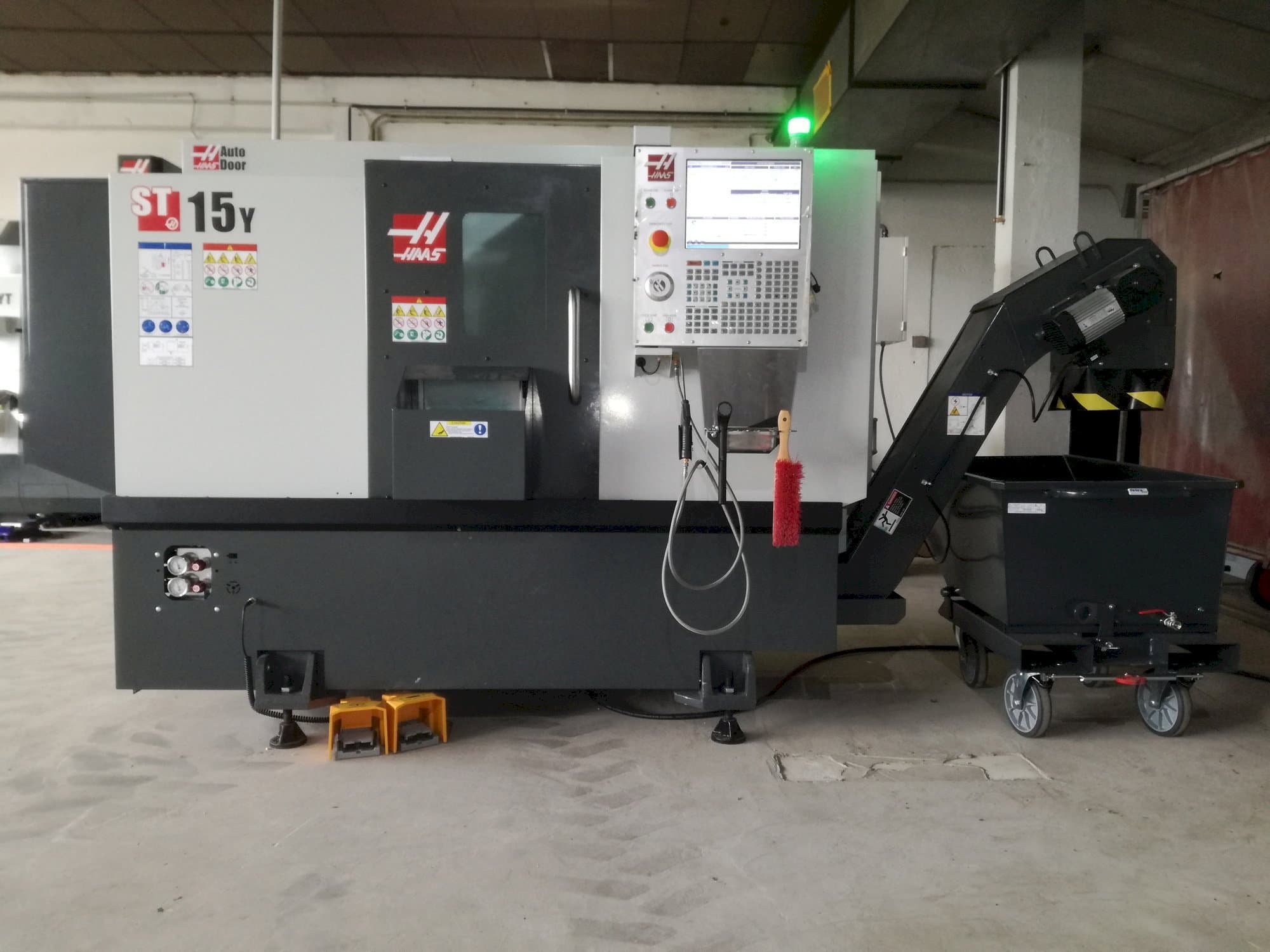 Vista Frontal da HAAS ST 15y máquina