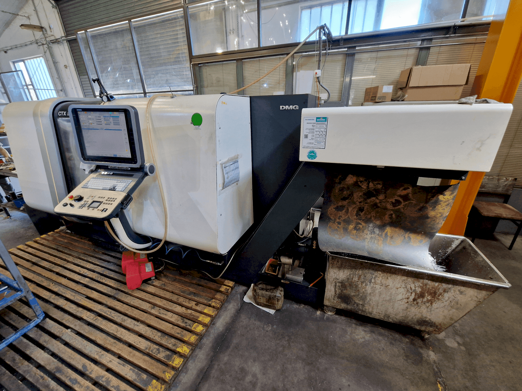Vista Frontal da DMG MORI CTX ALPHA 500 V6 máquina
