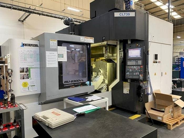Vista Frontal da Okuma MU 6300V-L máquina