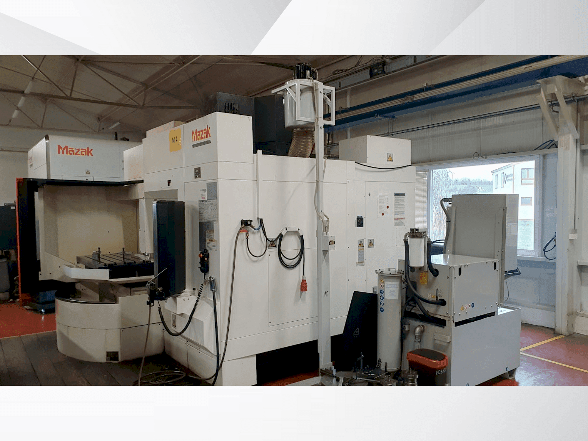 Vista Frontal  da Mazak VCS 530C-2PC  máquina