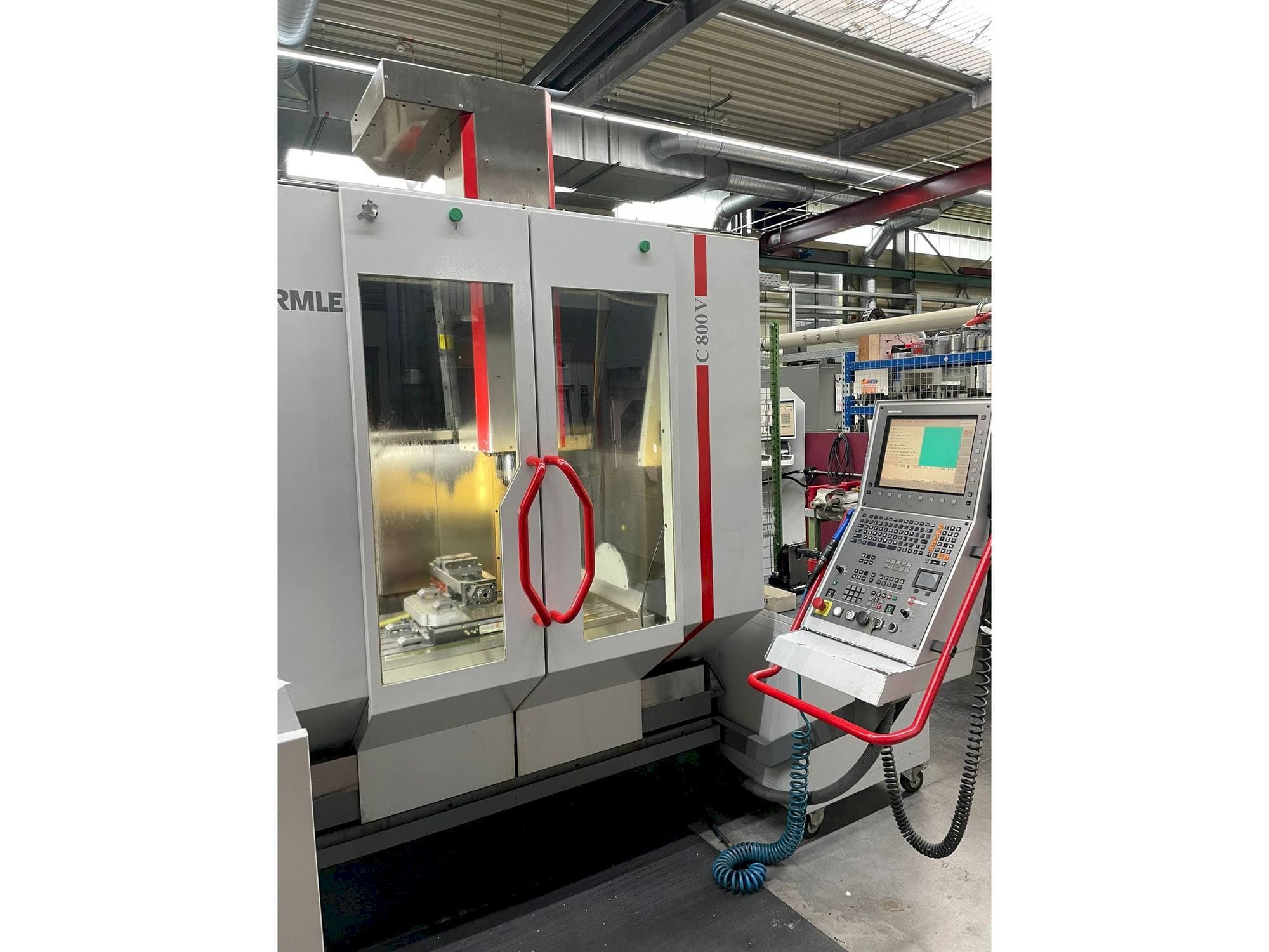 Vista Frontal da HERMLE C 800 V máquina