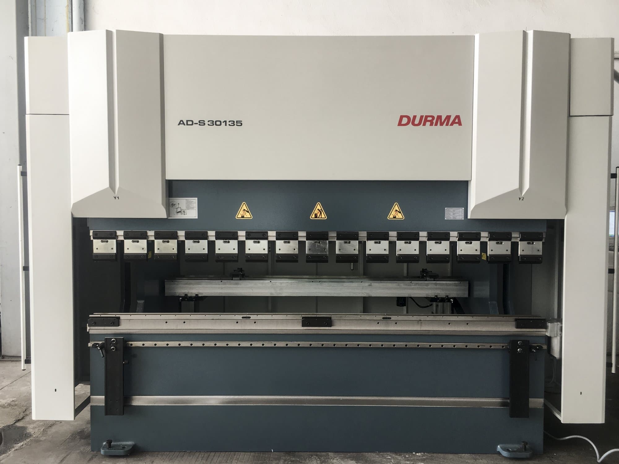 Vista Frontal  da Durma AD-S 30135  máquina