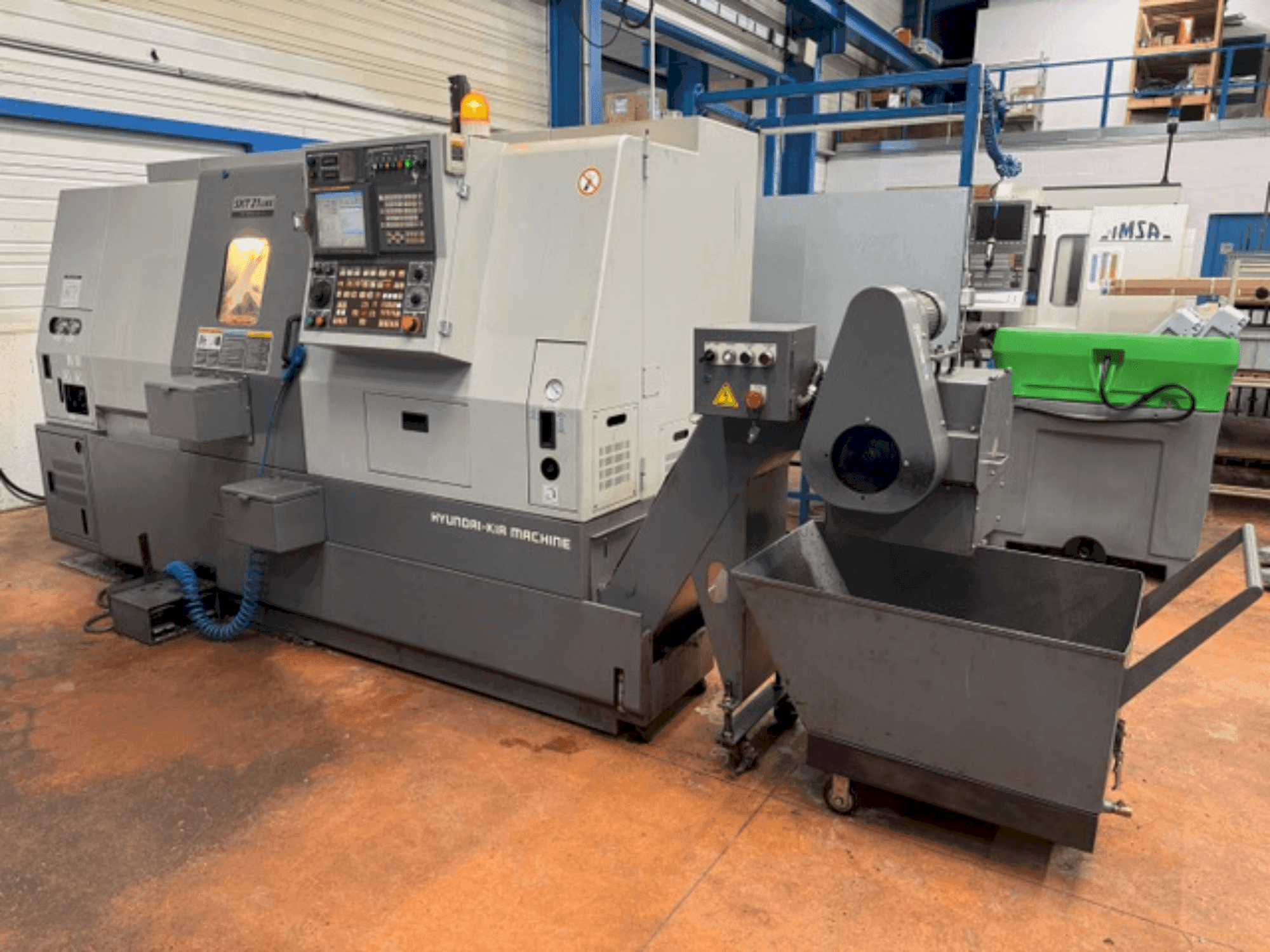 Vista Frontal da HYUNDAI KIA SKT21LMS máquina