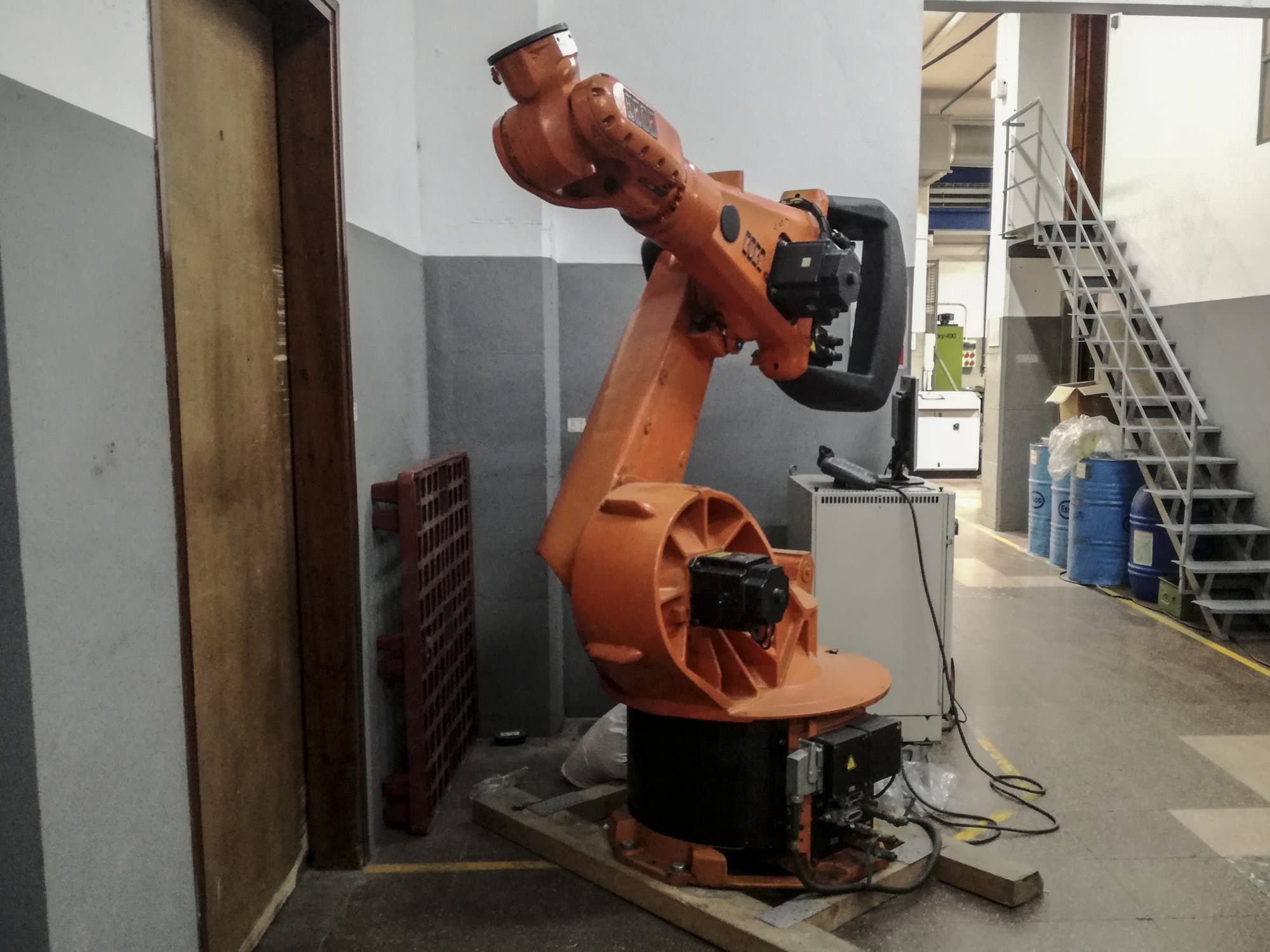 Vista Esquerda da KUKA KR 150-2 (VKR C1) máquina