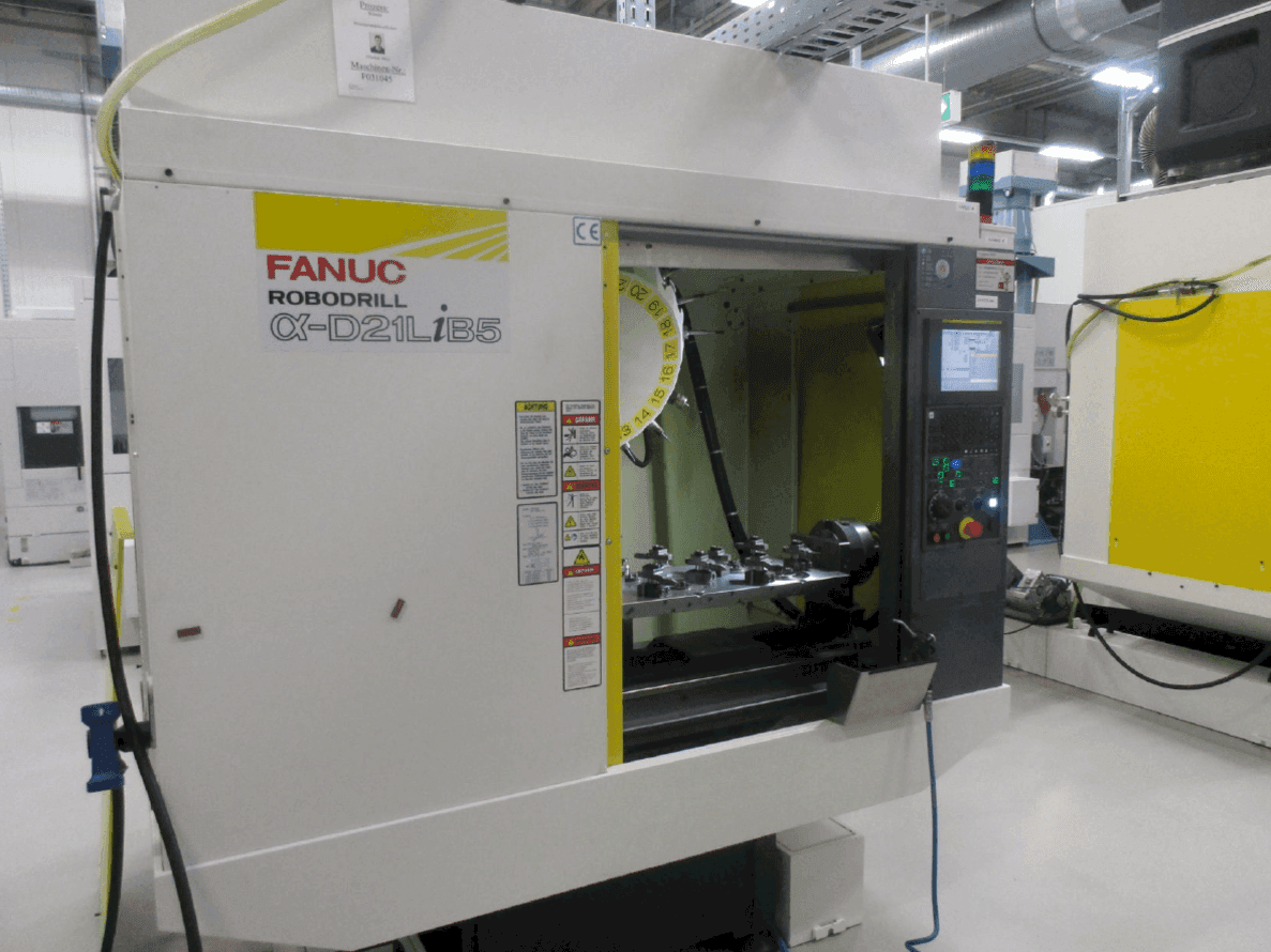 Vista Frontal da FANUC ROBODRILL Alpha D21LiB5 máquina