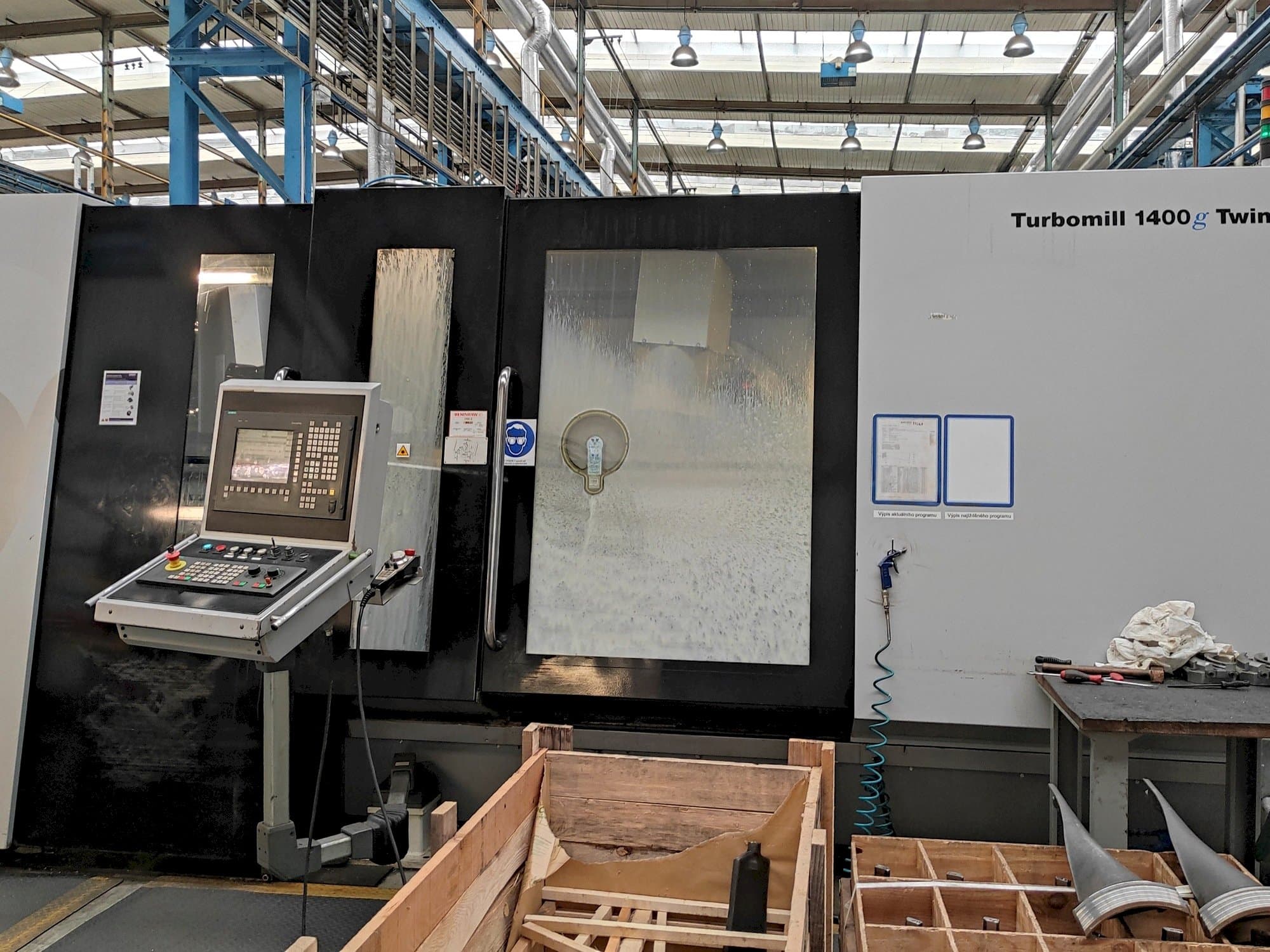 Vista Frontal da Liechti Turbomill 1400g Twin máquina