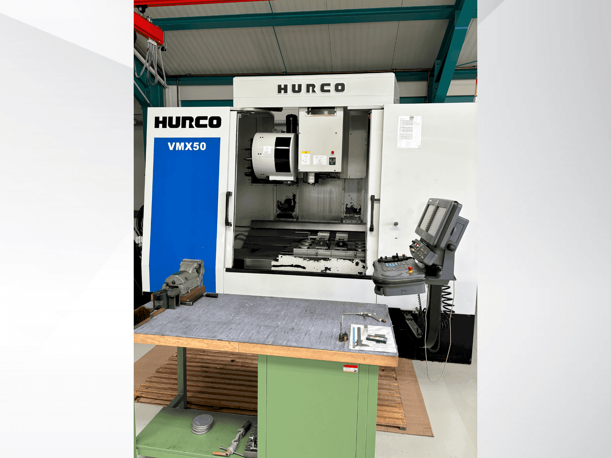 Vista Frontal da Hurco VMX50 máquina