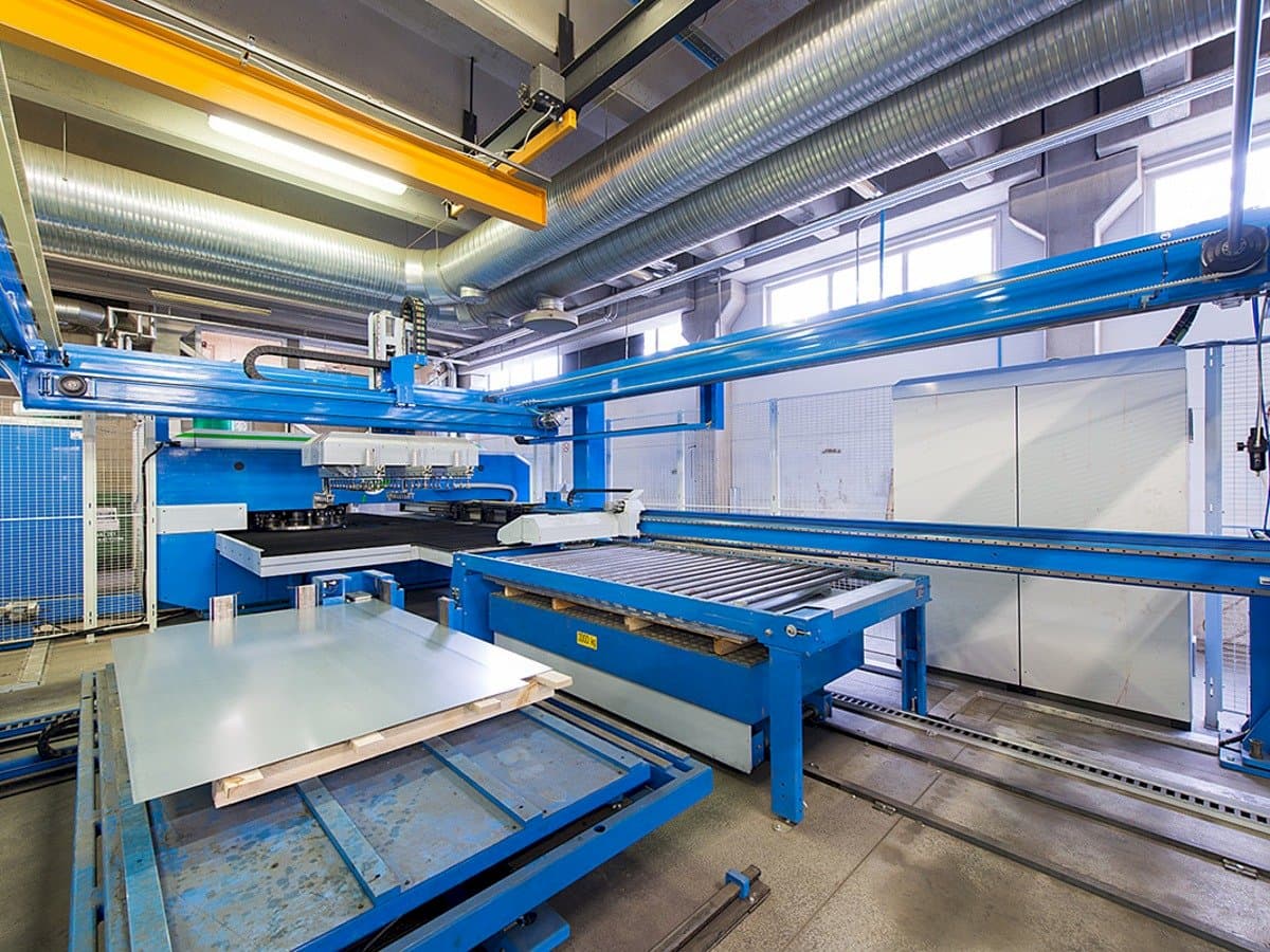 Vista Lateral Esquerda da Finn-Power E 5 Lui máquina