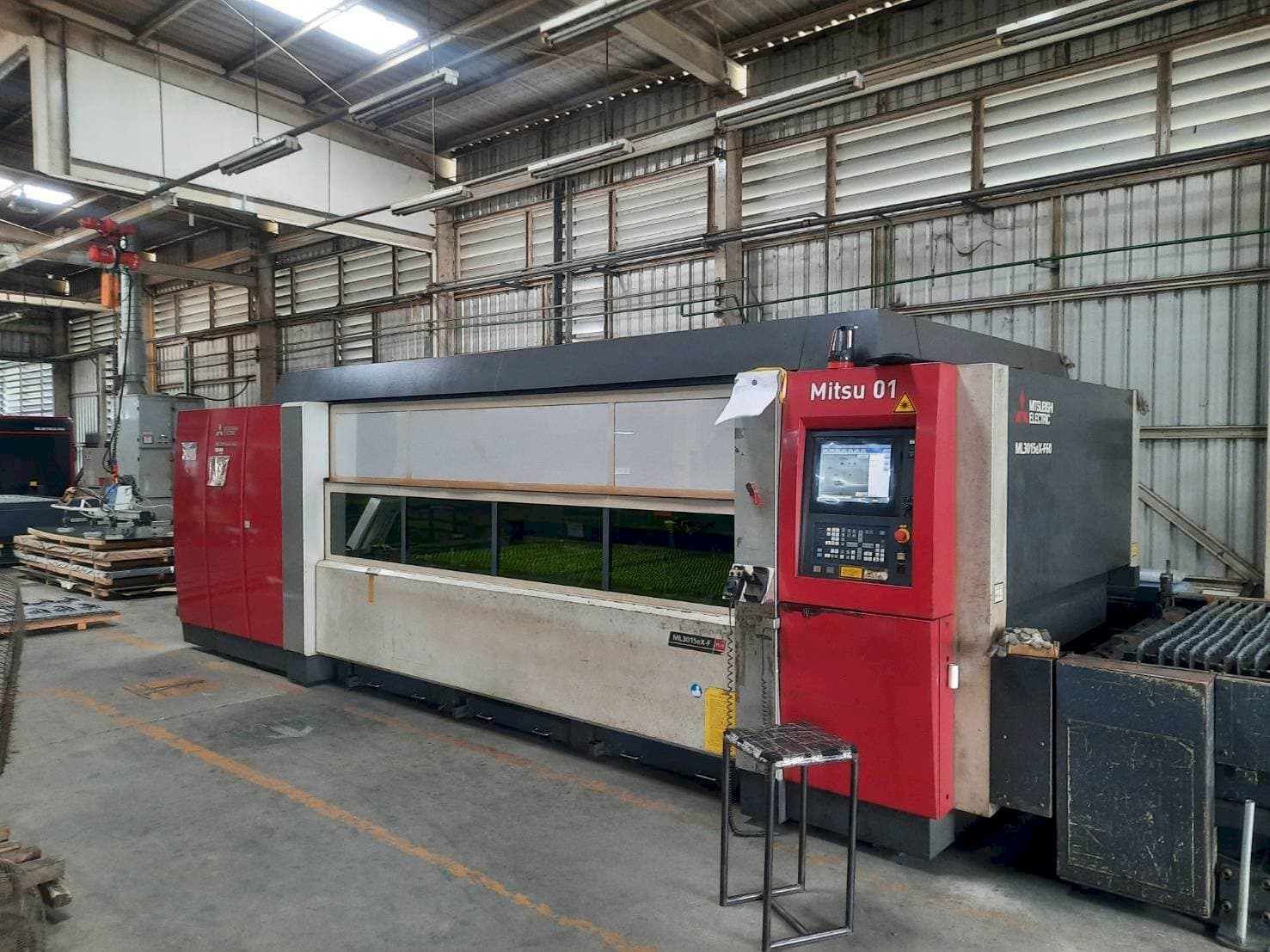 Vista Frontal da Mitsubishi ML3015eX F60 máquina