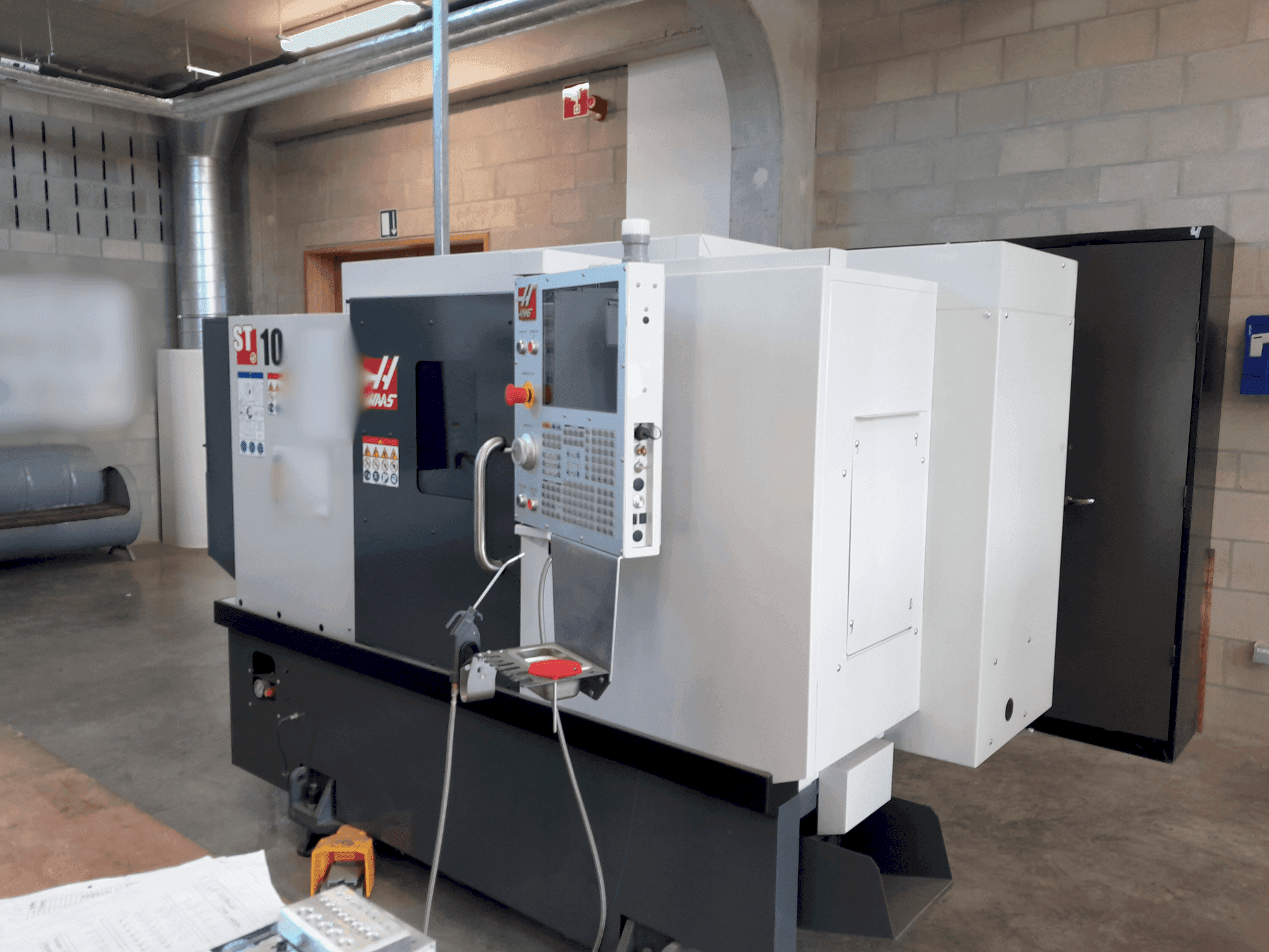 Vista Frontal  da HAAS ST-10  máquina