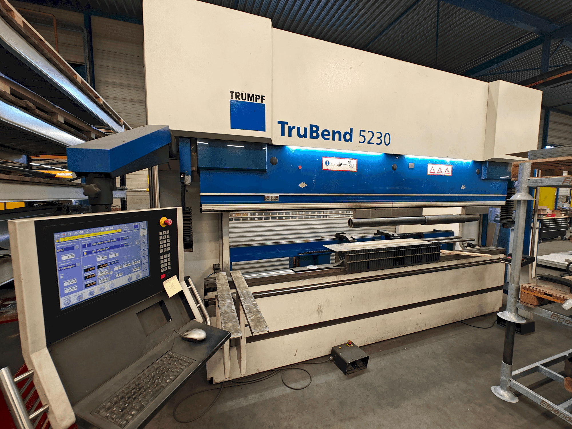Vista Frontal  da TRUMPF TruBend 5230  máquina
