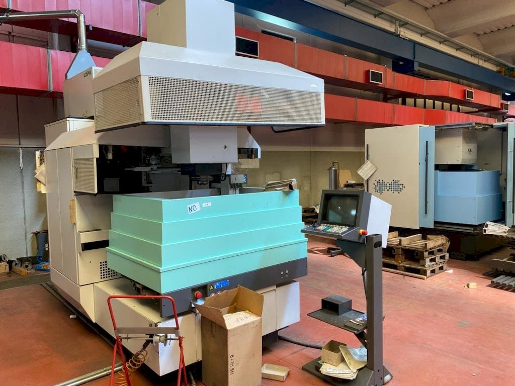 Vista Frontal da AGIE AGIETRON INTEGRAL 3 máquina