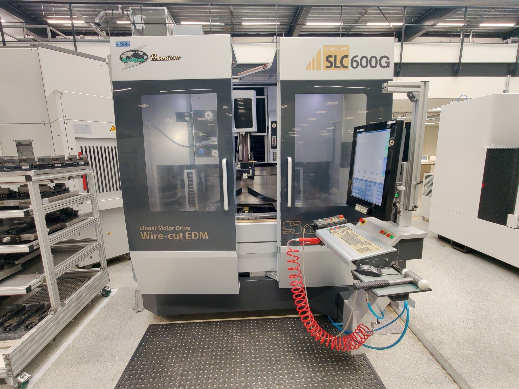 Vista Frontal da Sodick SPW600 máquina