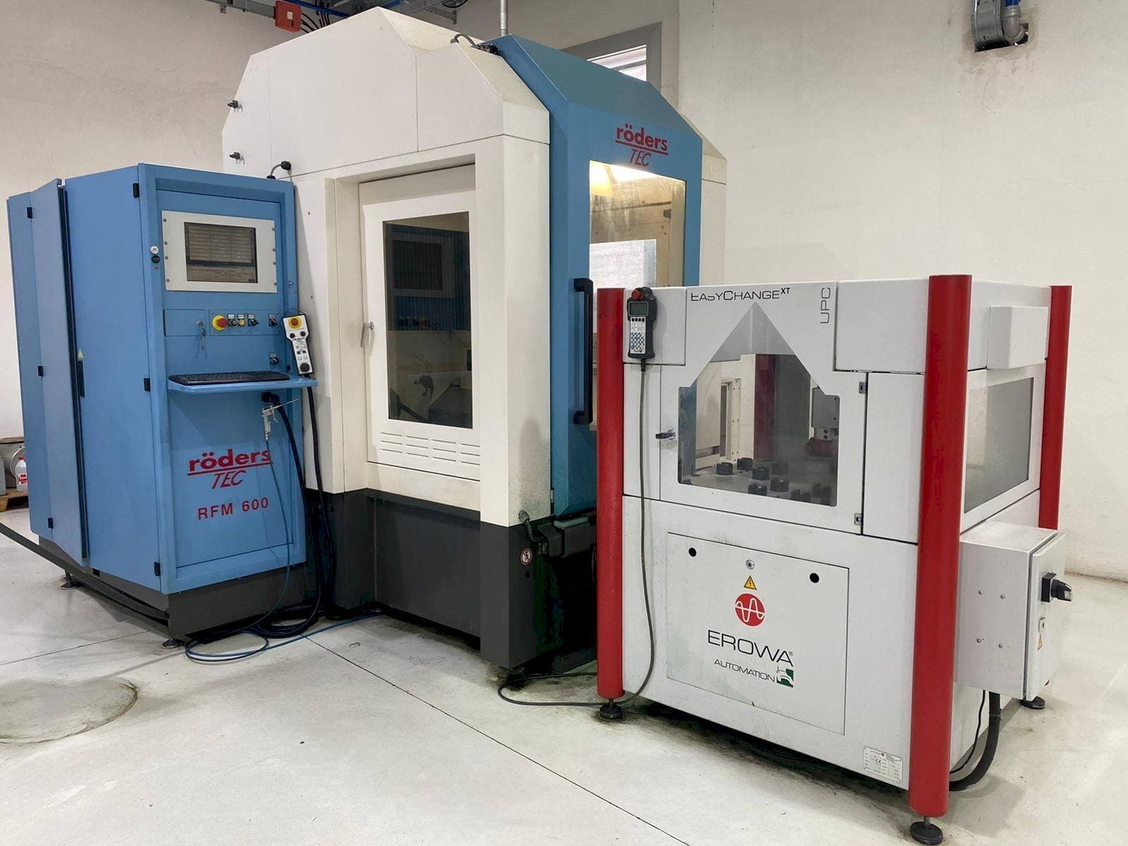 Vista Frontal  da Roders RFM 600  máquina