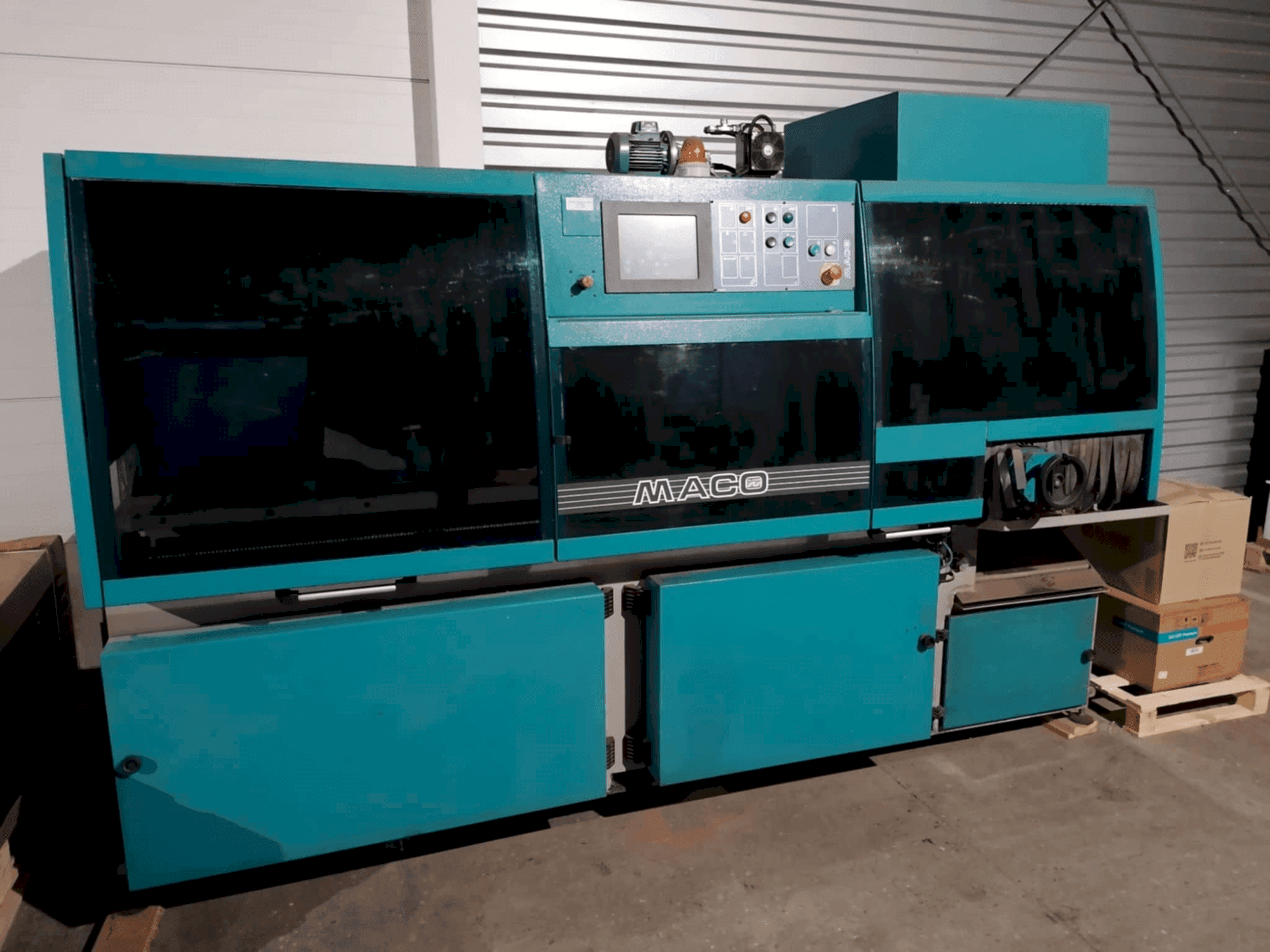 Vista Frontal da MACO VK370 AR ALU máquina