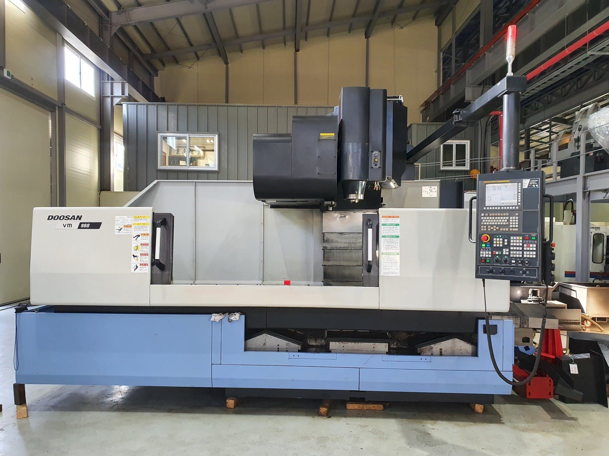 Vista Frontal da Doosan VM 960 máquina