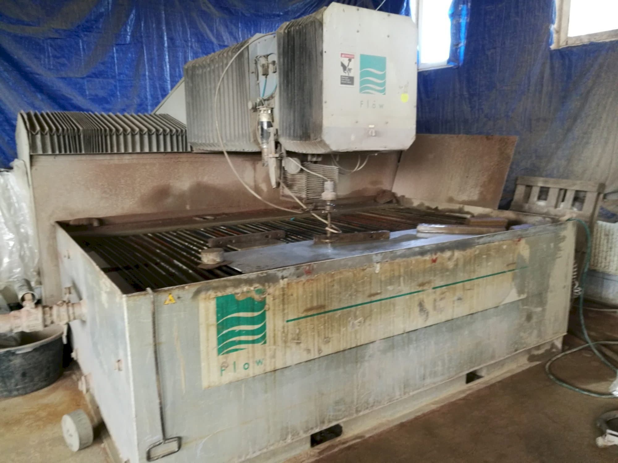 Vista Frontal da Flow IFB 2412 máquina