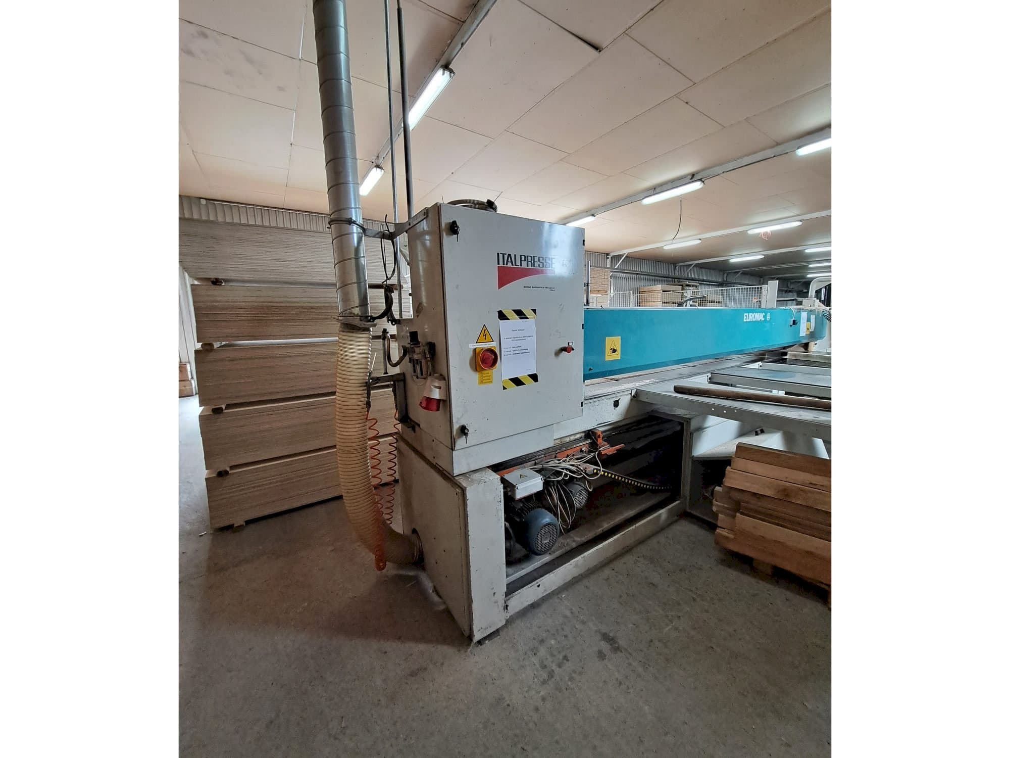 Vista Frontal da Euromac Logica Pinze 4500 máquina