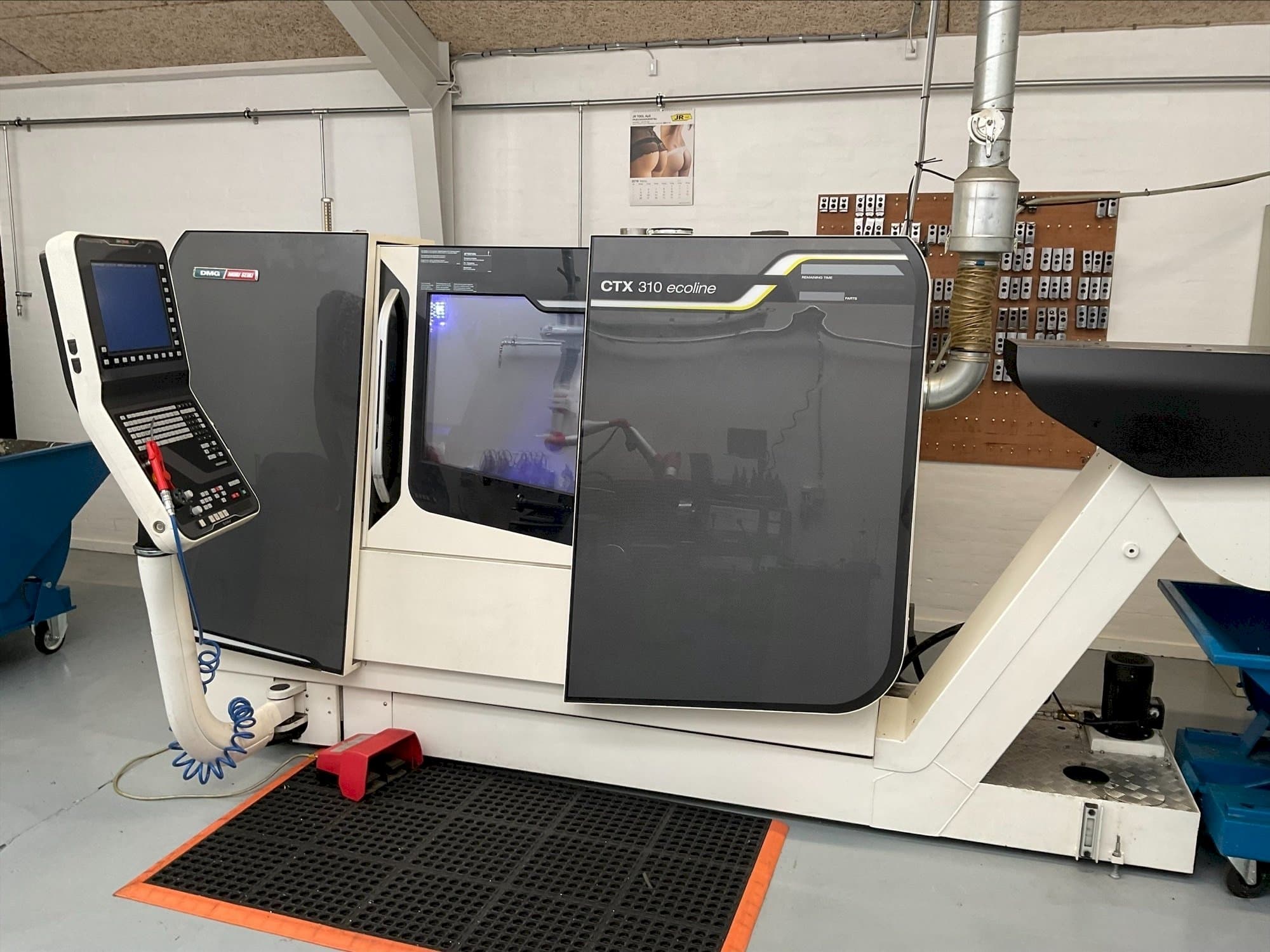 Vista Frontal  da DMG MORI CTX 310 ecoline  máquina