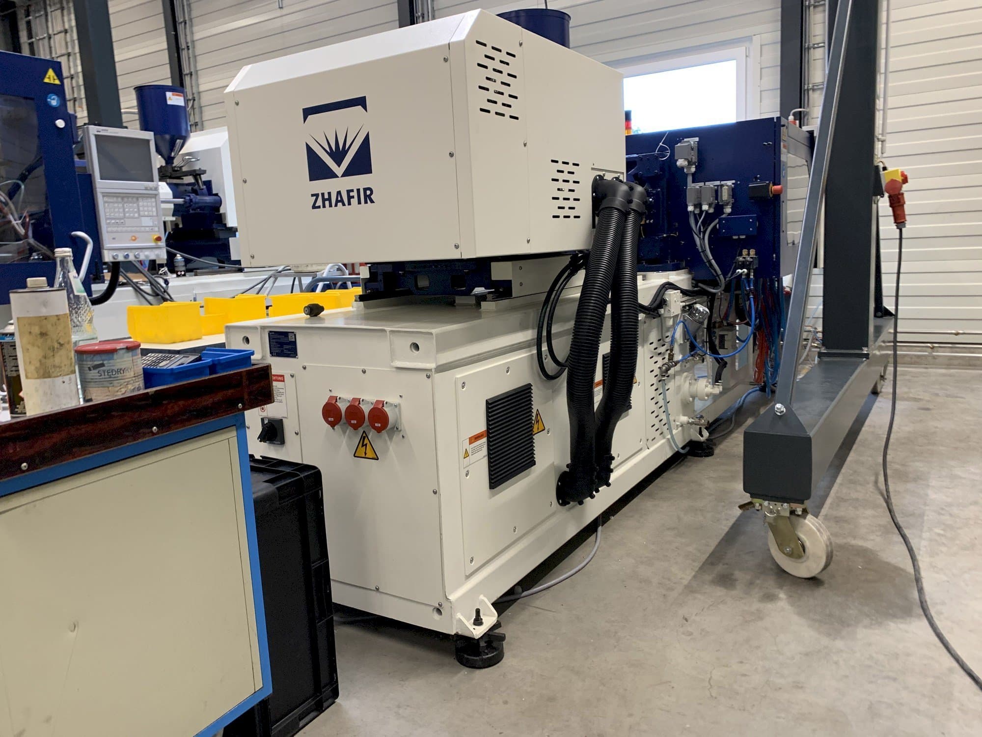 Vista Lateral Esquerda da ZHAFIR ZERES 600 Haitian máquina