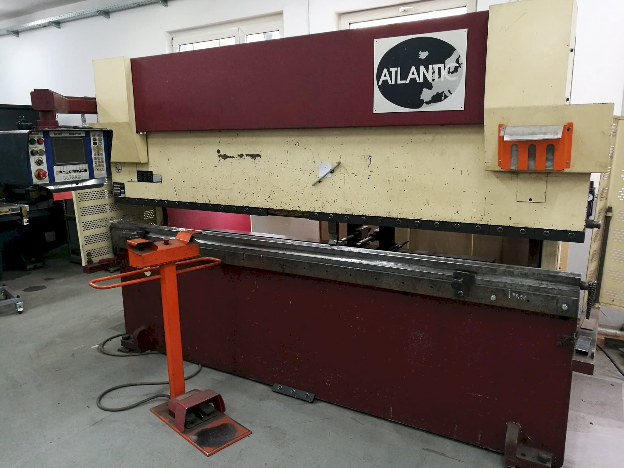 Vista Frontal da HACO ATLANTIC HPE 30100 máquina