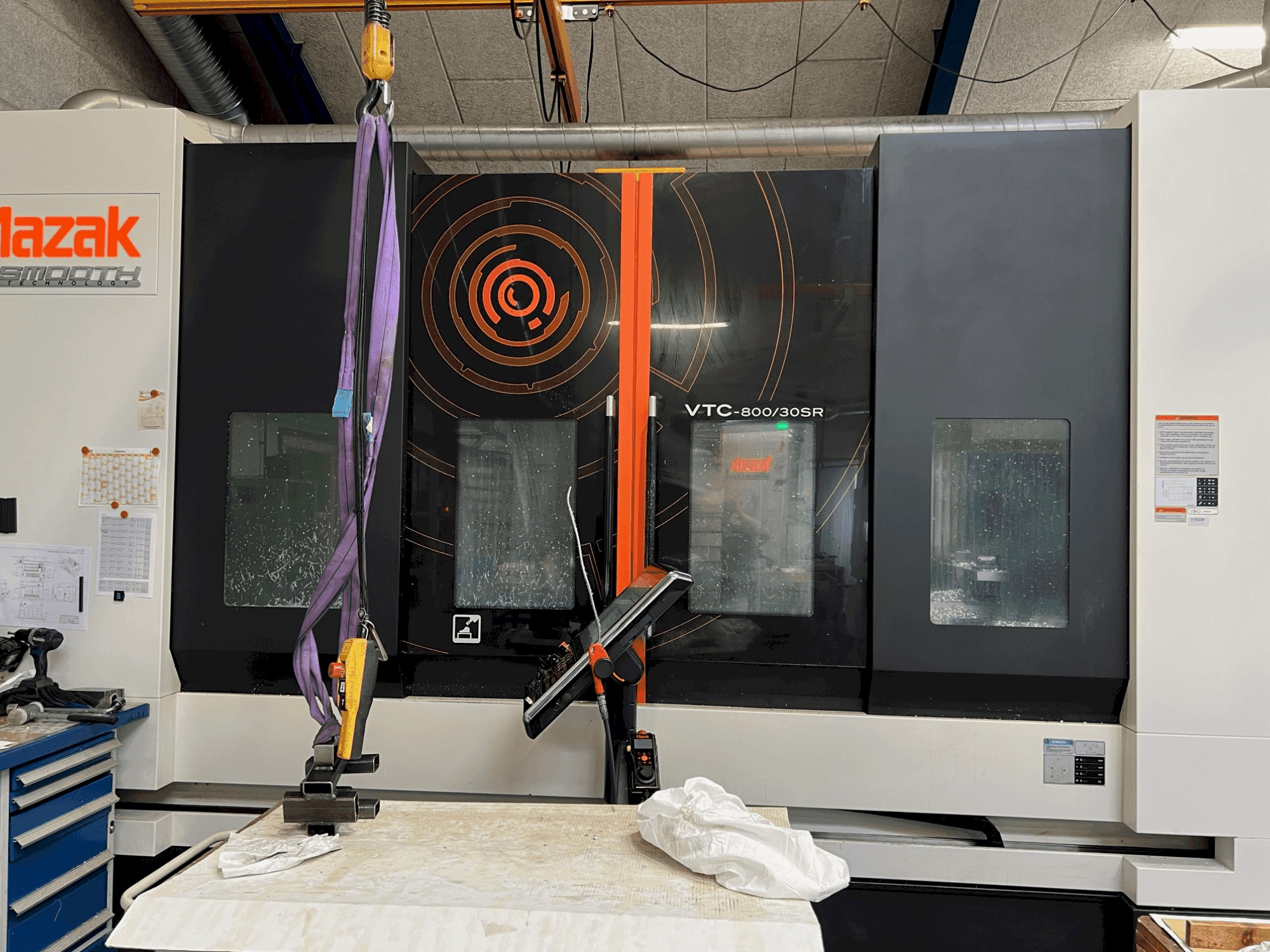 Vista Frontal da Mazak VTC 800/30SR máquina