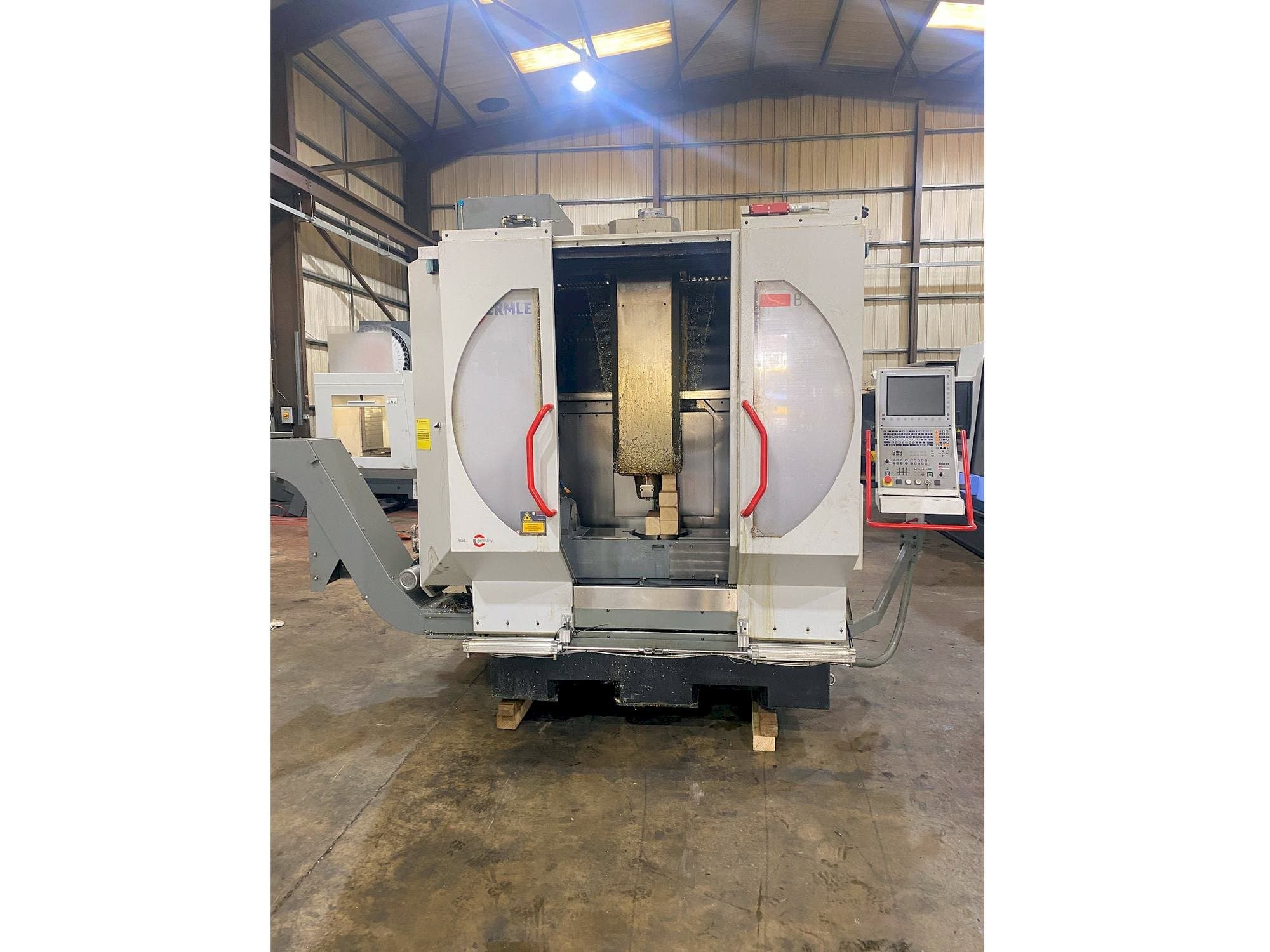 Vista Frontal da HERMLE B 300 U máquina