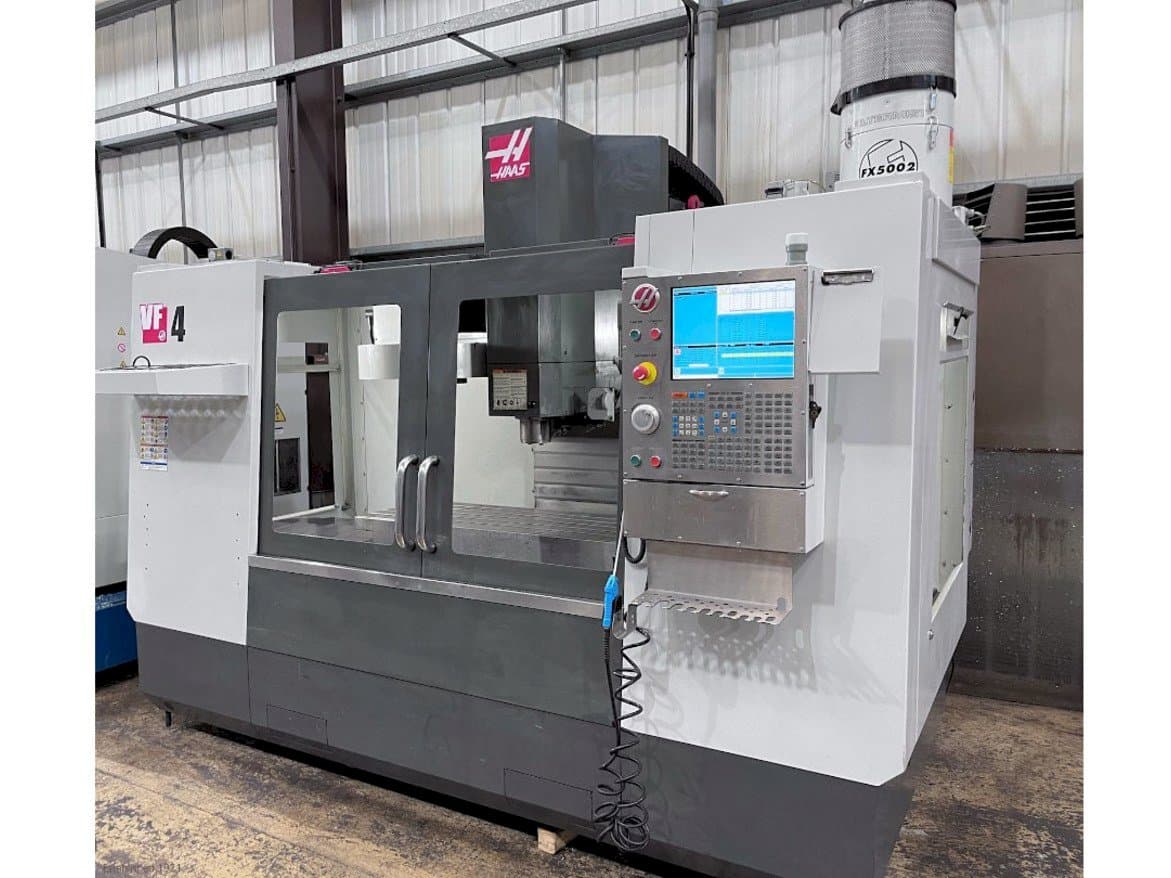 Vista Frontal  da HAAS VF-4  máquina