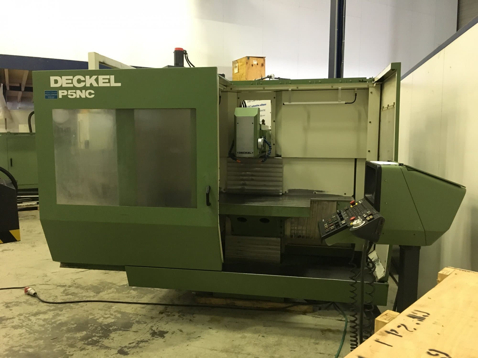 Vista Frontal da DECKEL FP5NC máquina