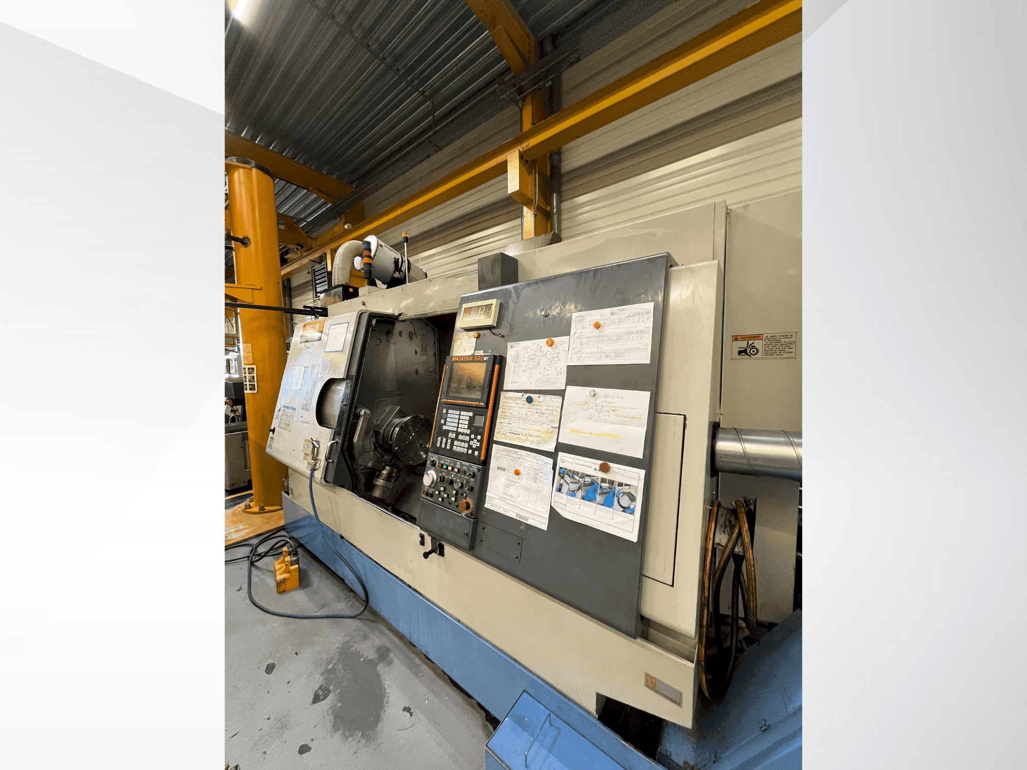 Vista Frontal  da Mazak Integrex 400Y  máquina